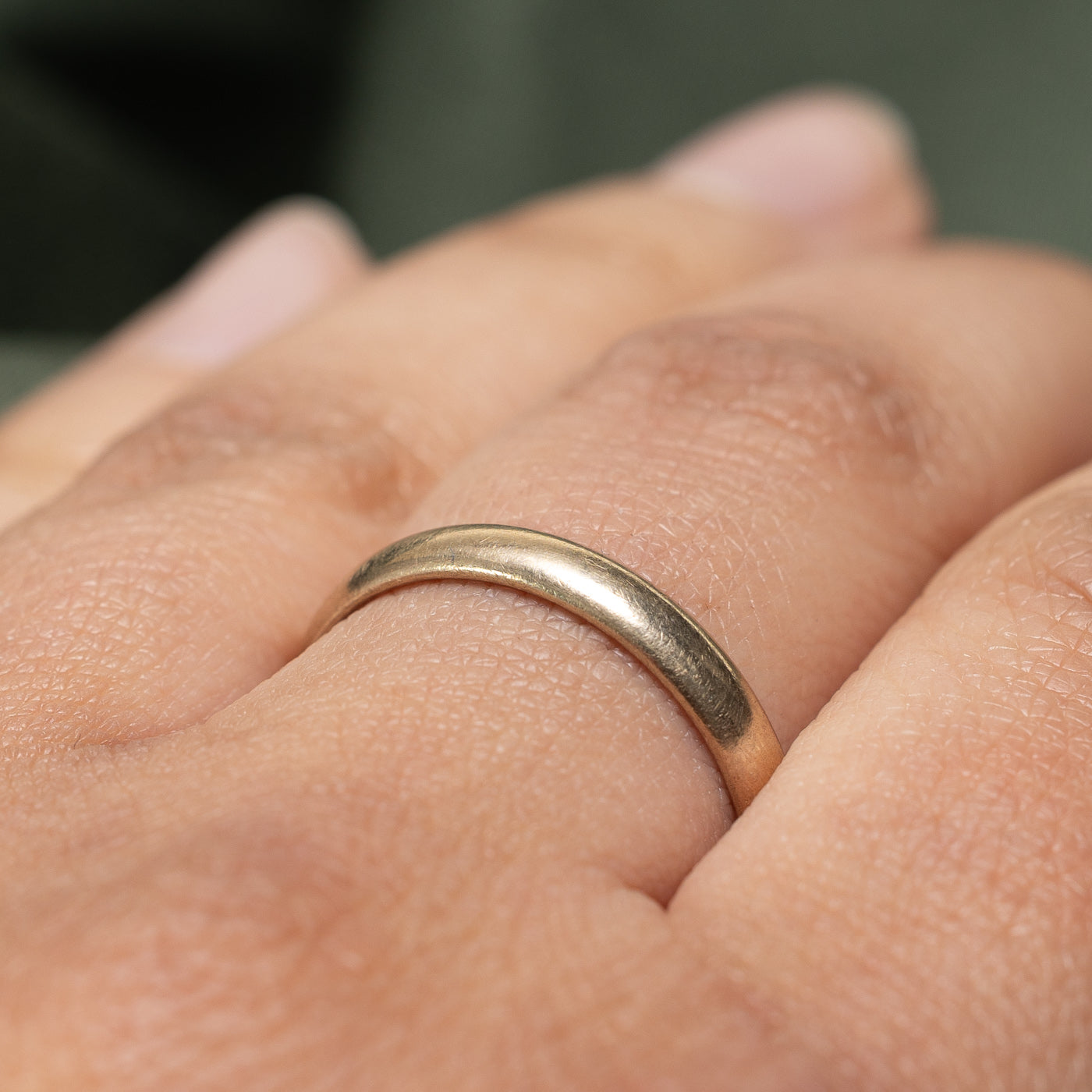 9K Yellow Gold Plain Wedding Band Ring - Size 9.5 for Men & Women | Classic Minimalist Jewelry for Engagement, Anniversary & Everyday Wear