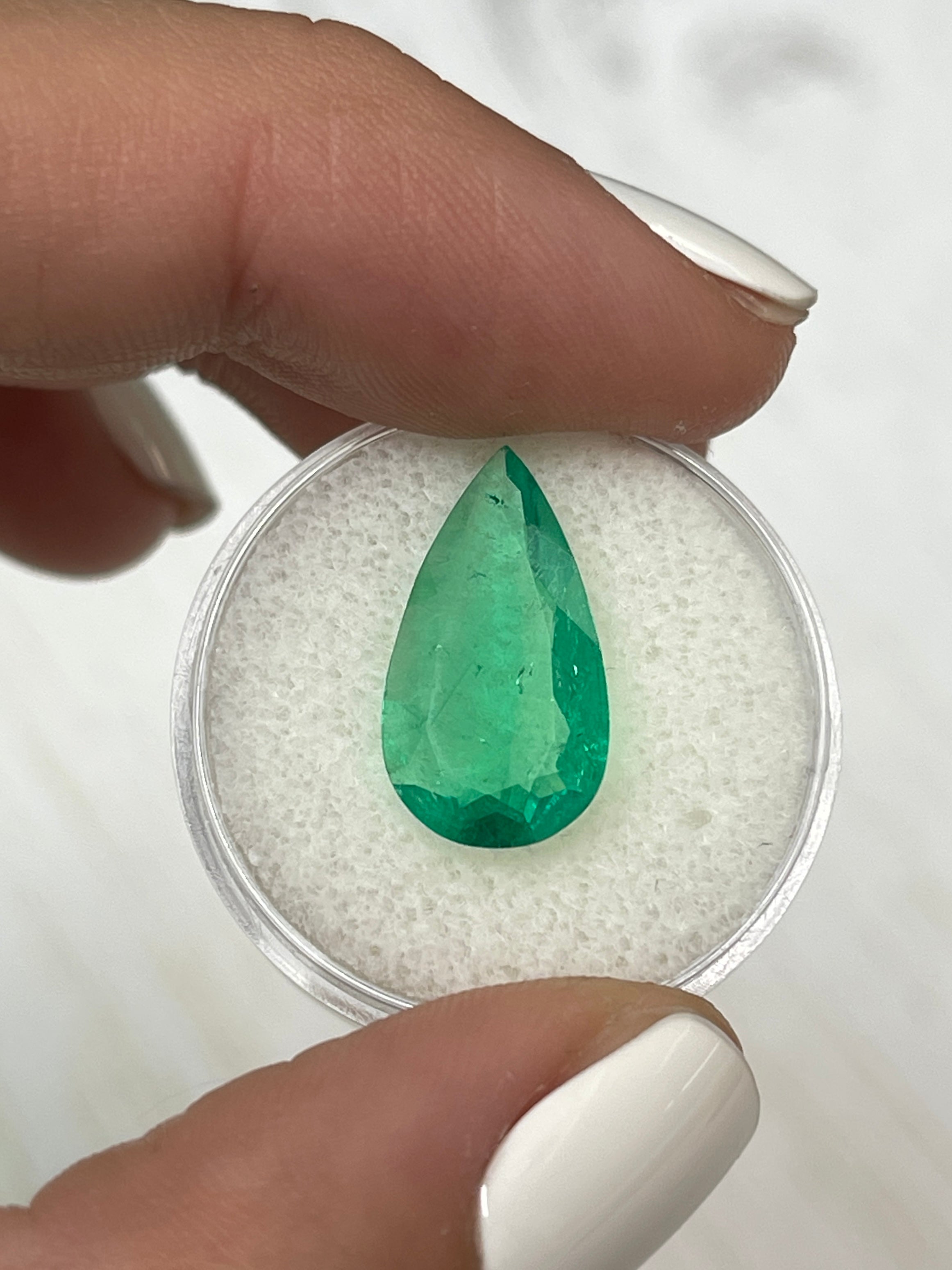 3.83 Carat Natural Colombian Emerald Pear Cut Loose Gemstone - 18x10mm Spready Green for Jewelry Making, Engagement Rings & Luxury Gifts
