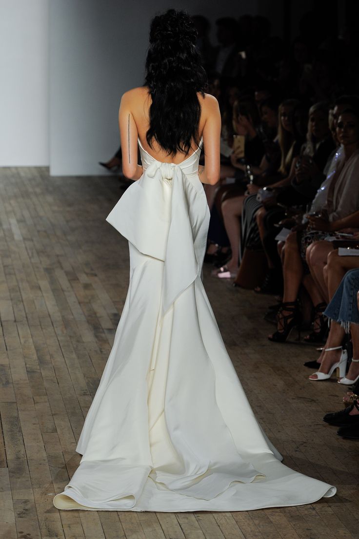 Allison Webb Kingsland 4803 Sample Gown - Elegant Wedding Dress for Bridesmaids & Formal Events - Perfect for Church Ceremonies, Prom & Special Occasions