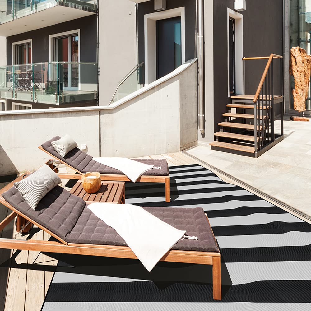 PCINFUNS 6'x9' Waterproof Plastic Straw Rug - Reversible Outdoor Patio Mat for RV, Deck, Porch, Camping, Picnic, Beach & Balcony - Easy Foldable & Durable (Black & White) - Perfect for Summer Gatherings and Backyard Relaxation