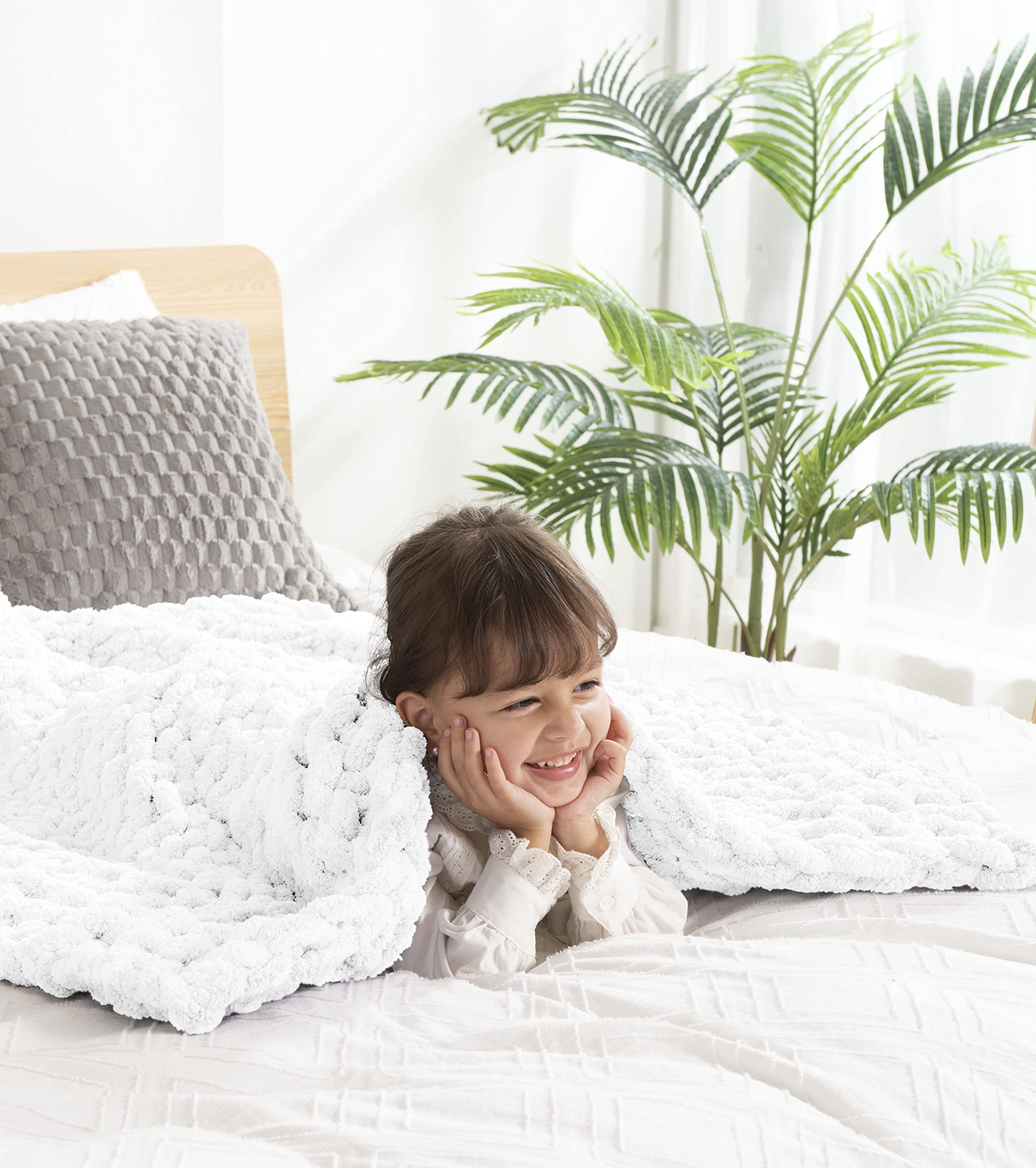 Clootess Chunky Knit Blanket - 100% Handmade Chenille Throw with Jumbo Yarn, Ultra Soft & Cozy for Sofa, Bed, Couch - Perfect for Home Decor, Gifts & Winter Snuggling (White, 24x40 Inches)