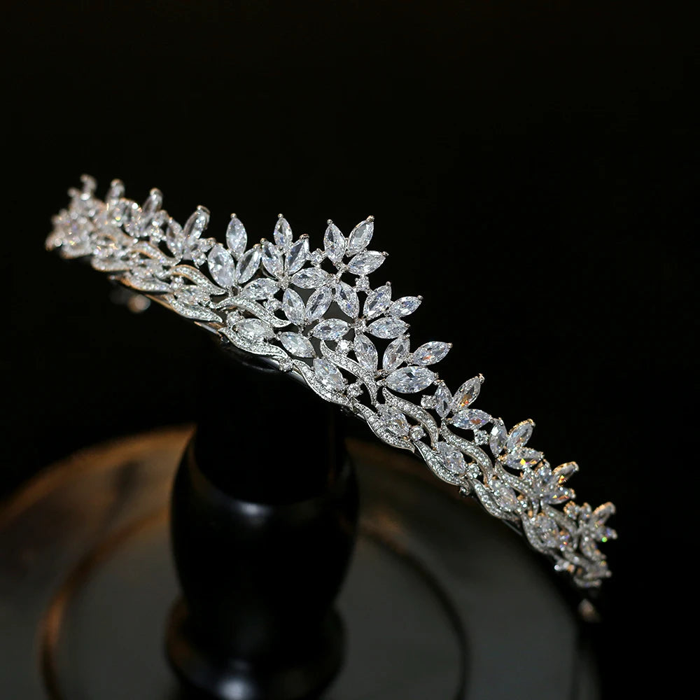 2024 Elegant CZ Crystal Wedding Hair Crown | Bridal Headpiece for Bride | Perfect Gift for Weddings, Prom, and Special Occasions