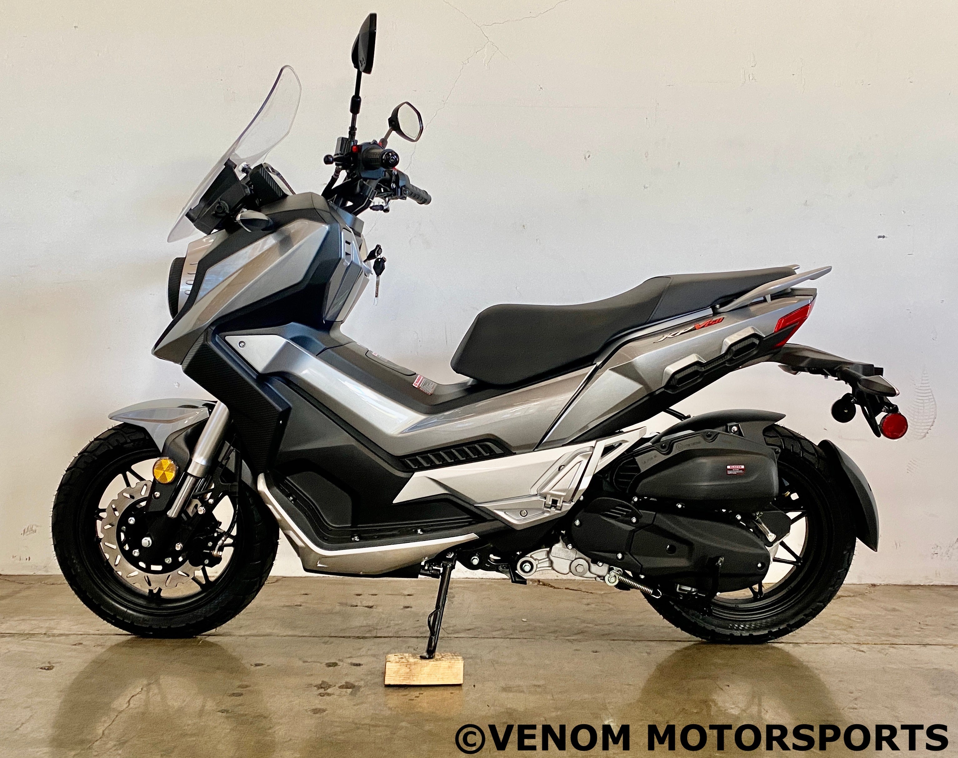 Lifan KPV 150 150cc Fuel Injected Scooter with Automatic Transmission - Perfect for Urban Commuting, Campus Travel & Weekend Adventures