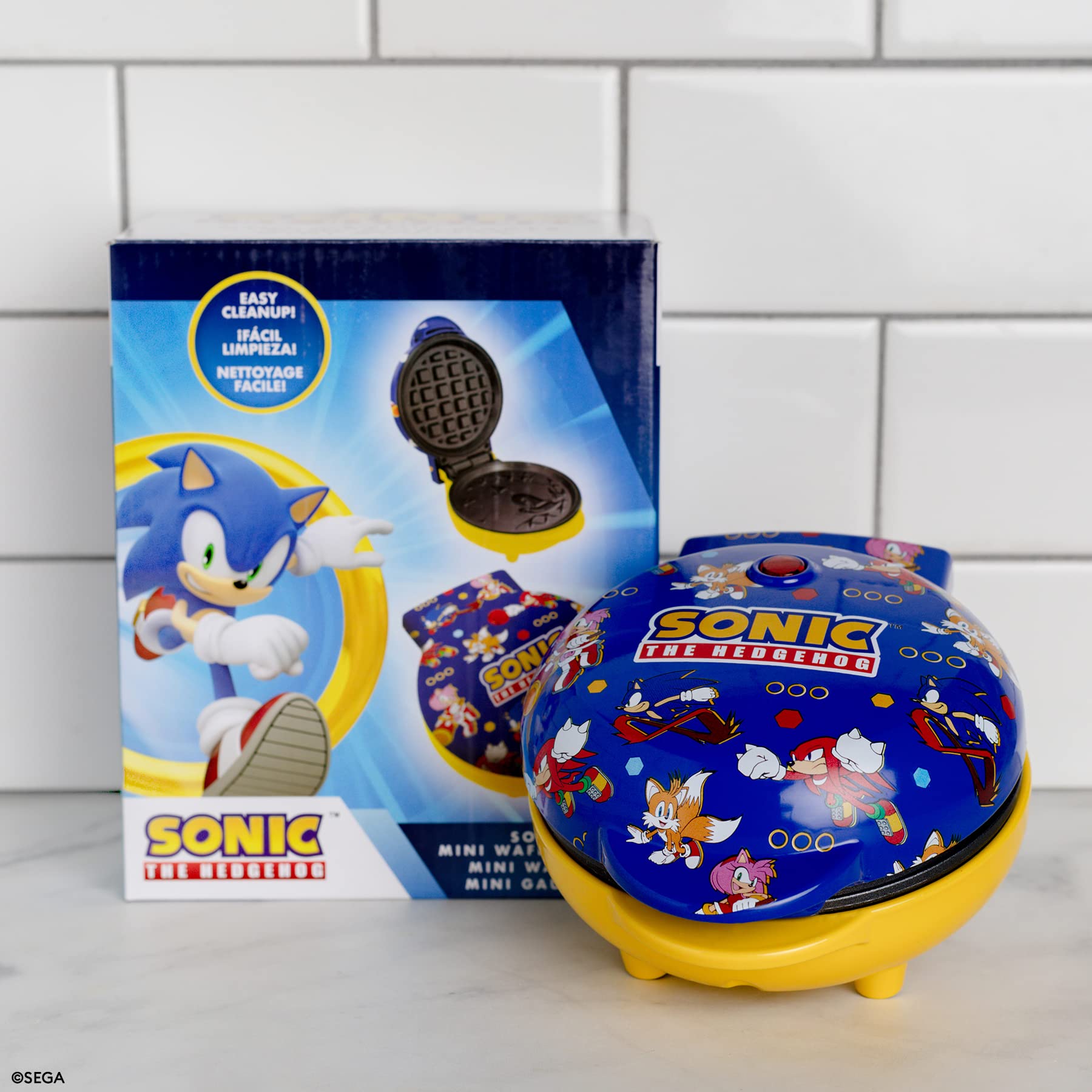 Sonic the Hedgehog Mini Waffle Maker by Uncanny Brands - Sega Licensed Character Waffle Iron for Kids & Adults - Perfect for Breakfast, Parties & Gaming Themed Events