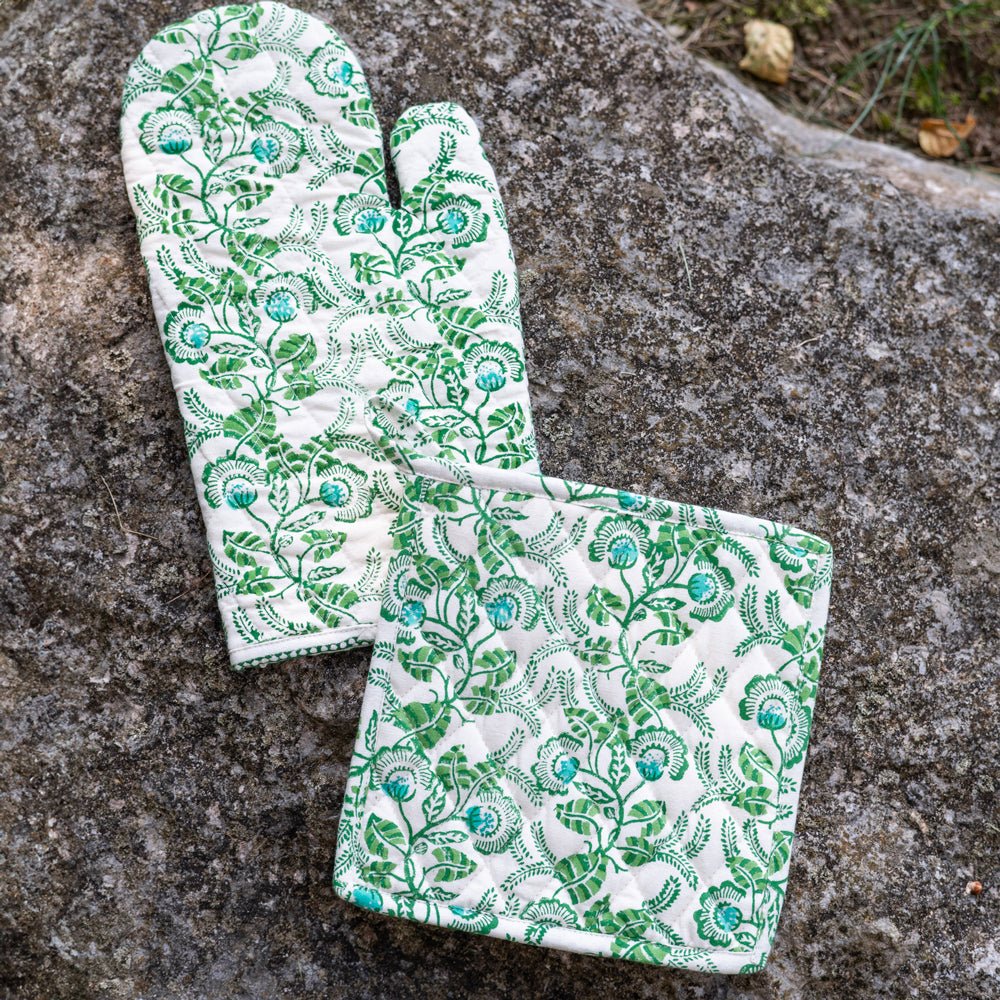 Premium Gardenia Vine Emerald Oven Mitt Set - Heat Resistant Kitchen Gloves for Baking, Cooking & Grilling - Perfect for Holiday Gifts & Home Decor