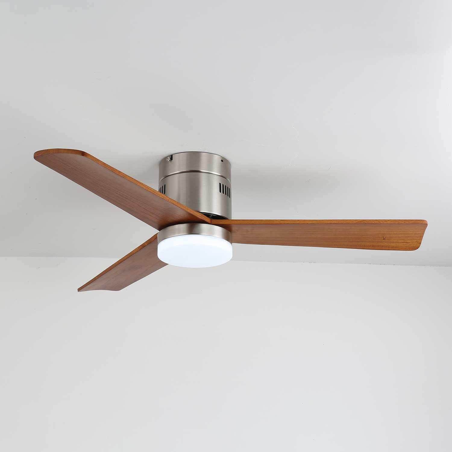 Aeroluxe Modern Ceiling Fan with Light Kit - Energy Efficient LED Lighting & Remote Control - Perfect for Bedroom, Living Room & Home Office