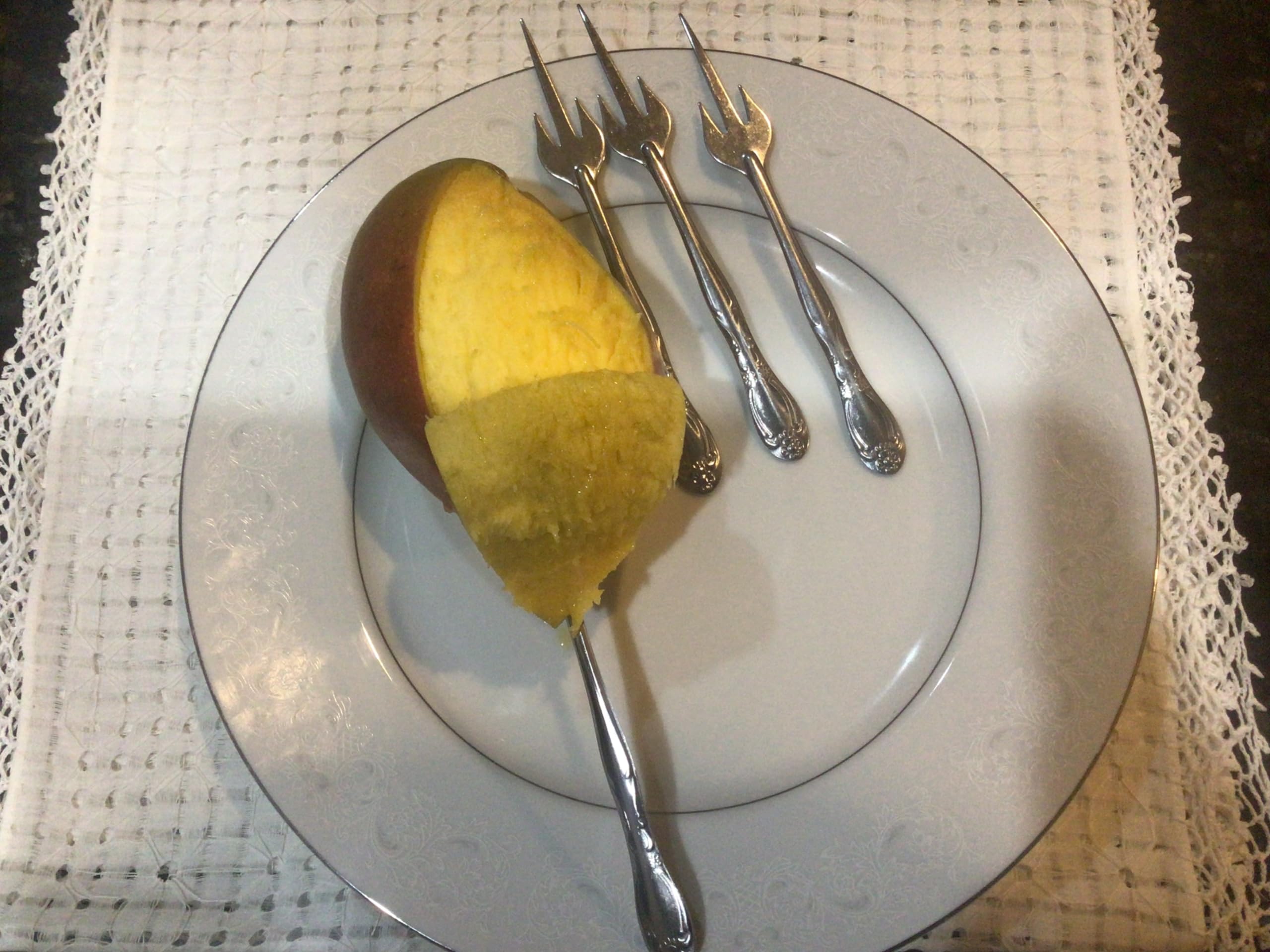 Premium Mango Forks Set of 4 - Stainless Steel Fruit Forks for Desserts, Parties & Picnics - Perfect for Mango Lovers, BBQ Gatherings & Summer Entertaining