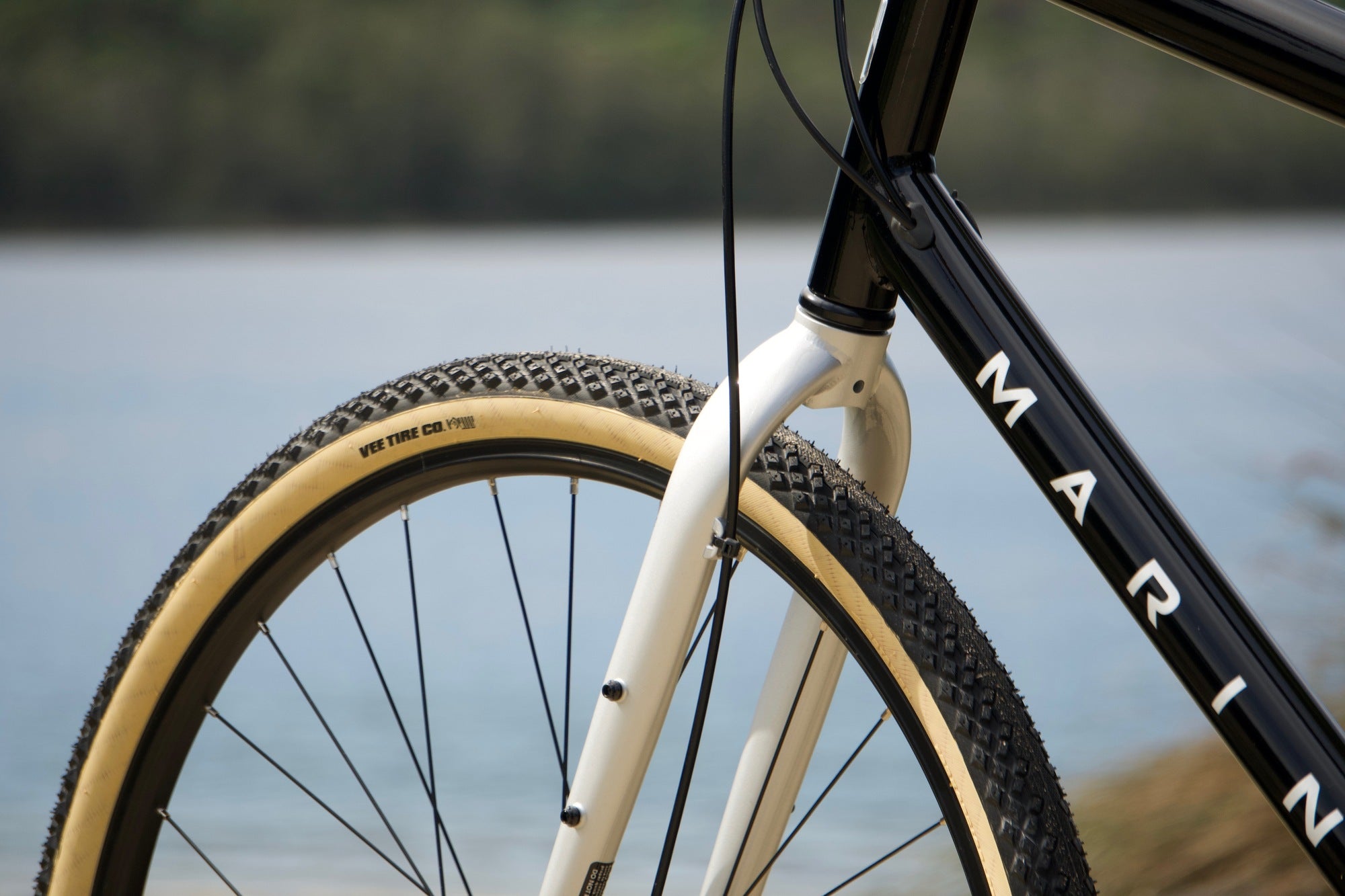 Marin Kentfield 1 Hybrid Bike - Comfortable Commuter & Leisure Bicycle for Men & Women - Perfect for City Riding, Trail Adventures & Daily Exercise