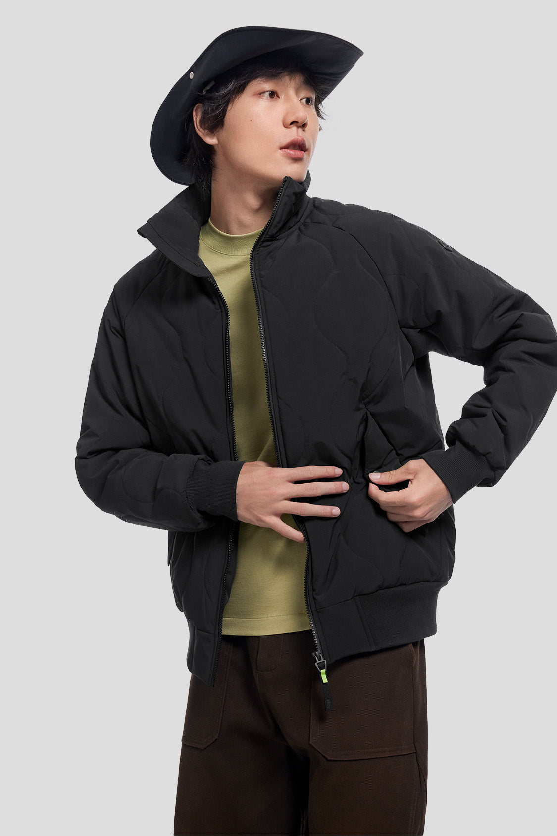 AeroLite Men's Lightweight Bomber Jacket - Windproof & Breathable Outerwear for Casual Wear, Travel & Outdoor Activities