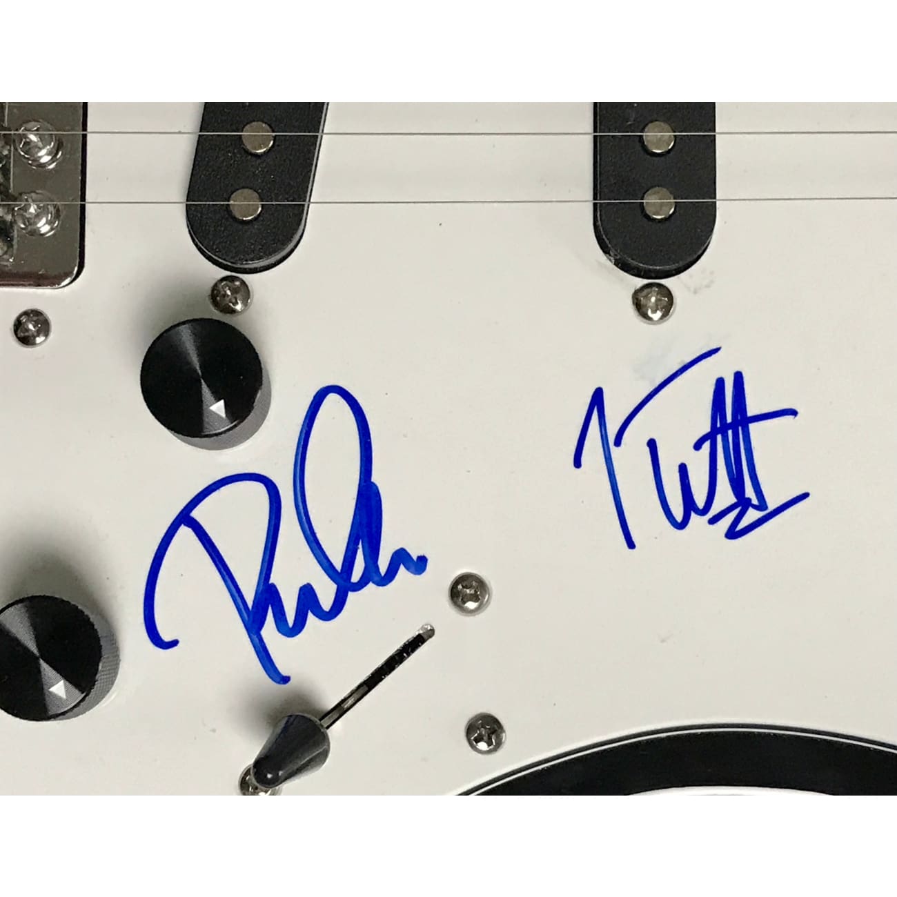 Def Leppard Phil Collen & Joe Elliot Autographed Electric Guitar with JSA Certificate of Authenticity - Perfect for Rock Music Collectors & Memorabilia Displays