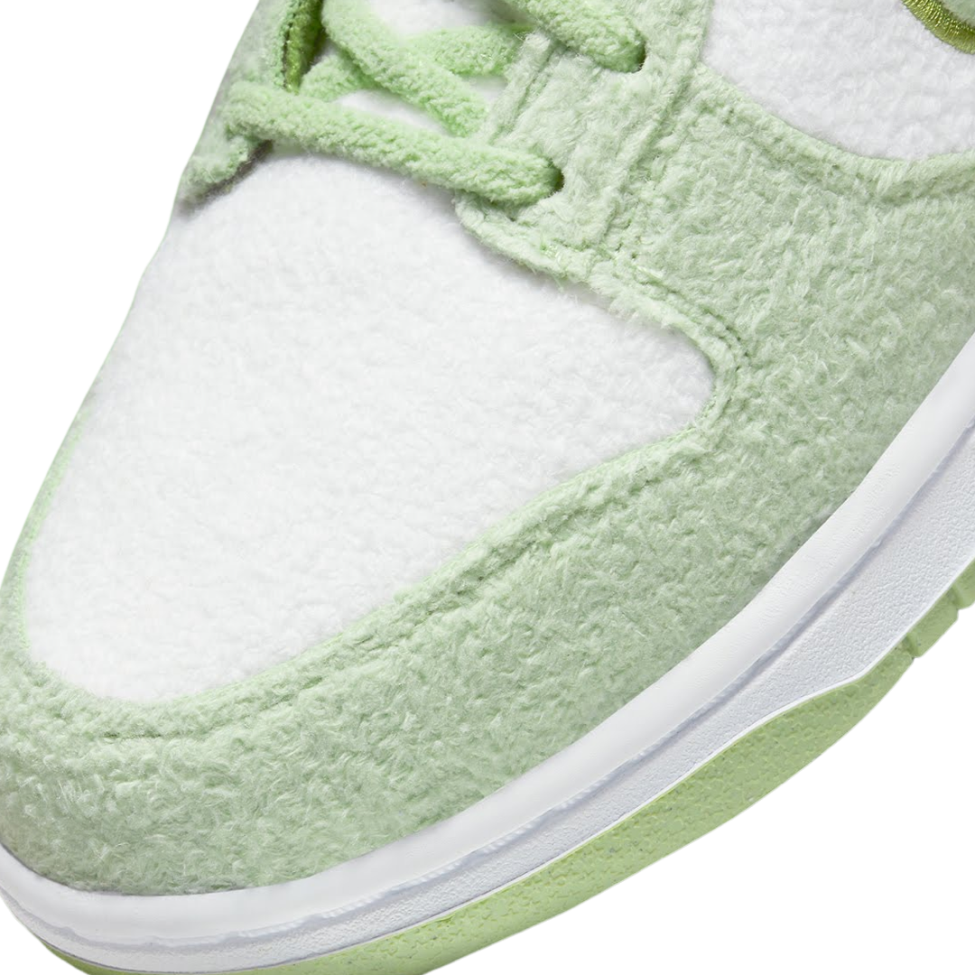 Nike Women's Dunk Low Honeydew SE Sneakers - Light Green & Phantom Colorway for Casual Wear, Running & Street Style Fashion