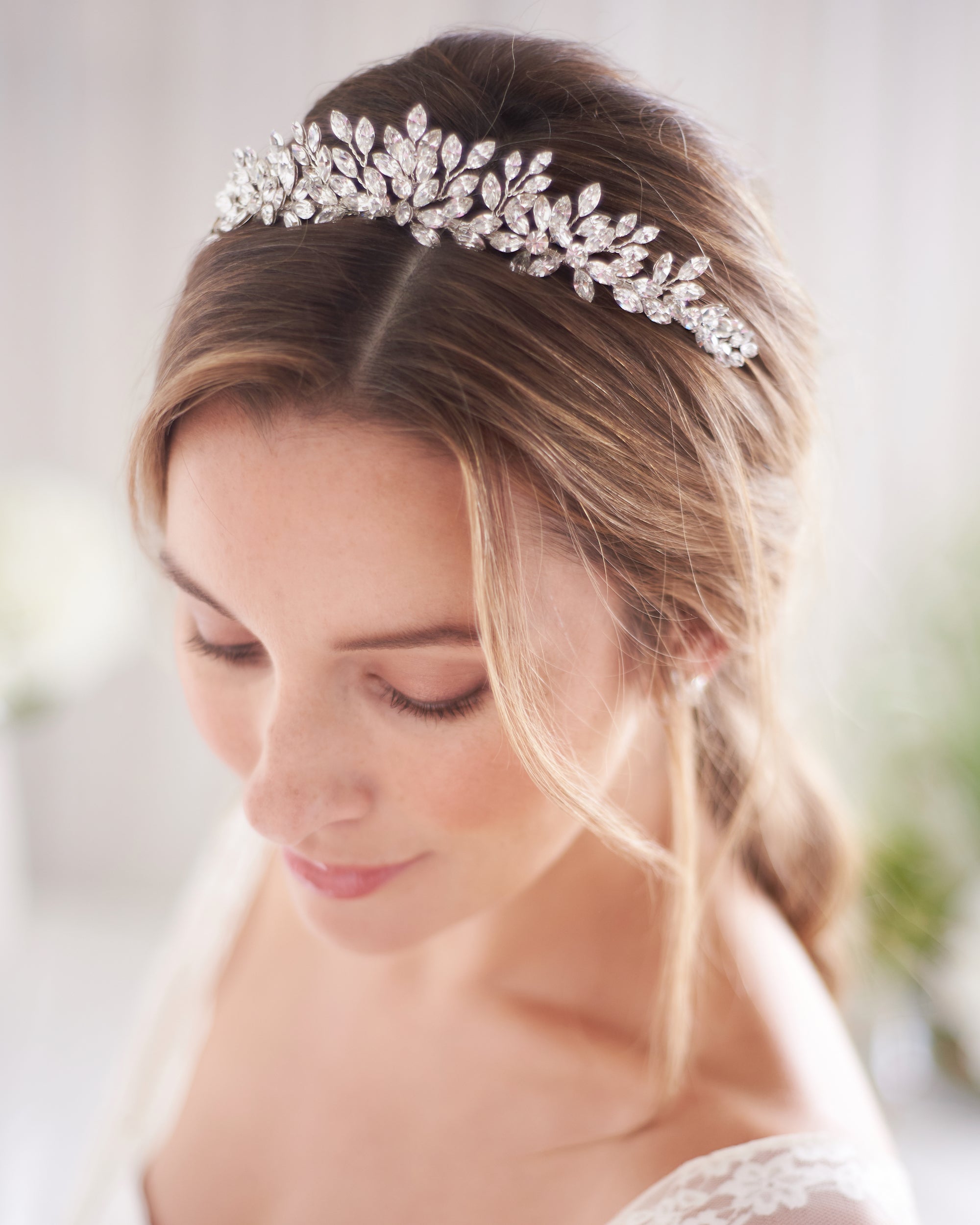 Sparkling Tessa Crystal Wedding Tiara – Elegant Bridal Headpiece for Brides, Princess Style Hair Accessory – Perfect for Weddings, Prom, Pageants & Special Occasions