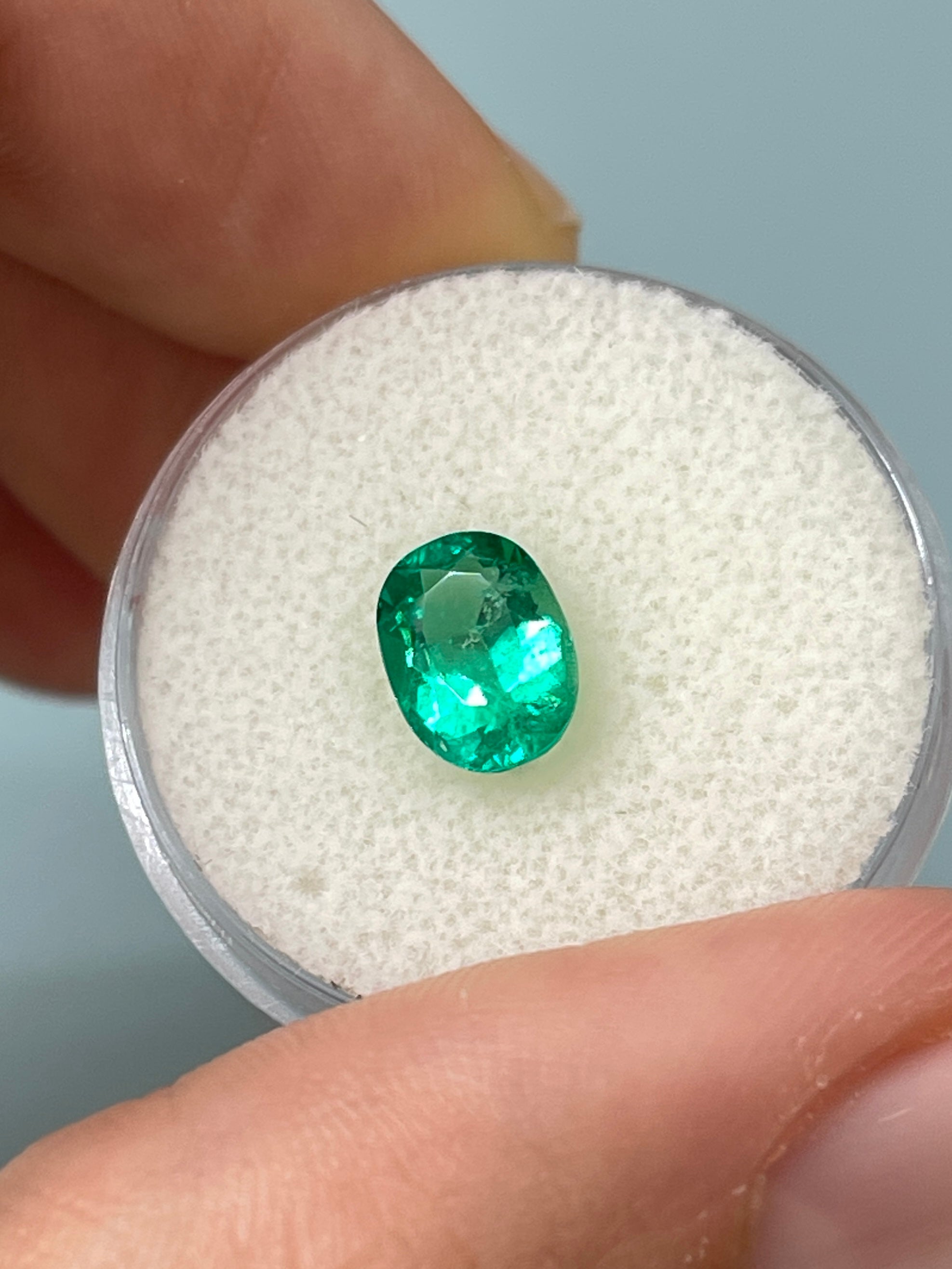 1.55 Carat AAA 9x6 Bluish Green Natural Loose Colombian Emerald Oval Cut Gemstone for Jewelry Making, Engagement Rings & Luxury Gifts