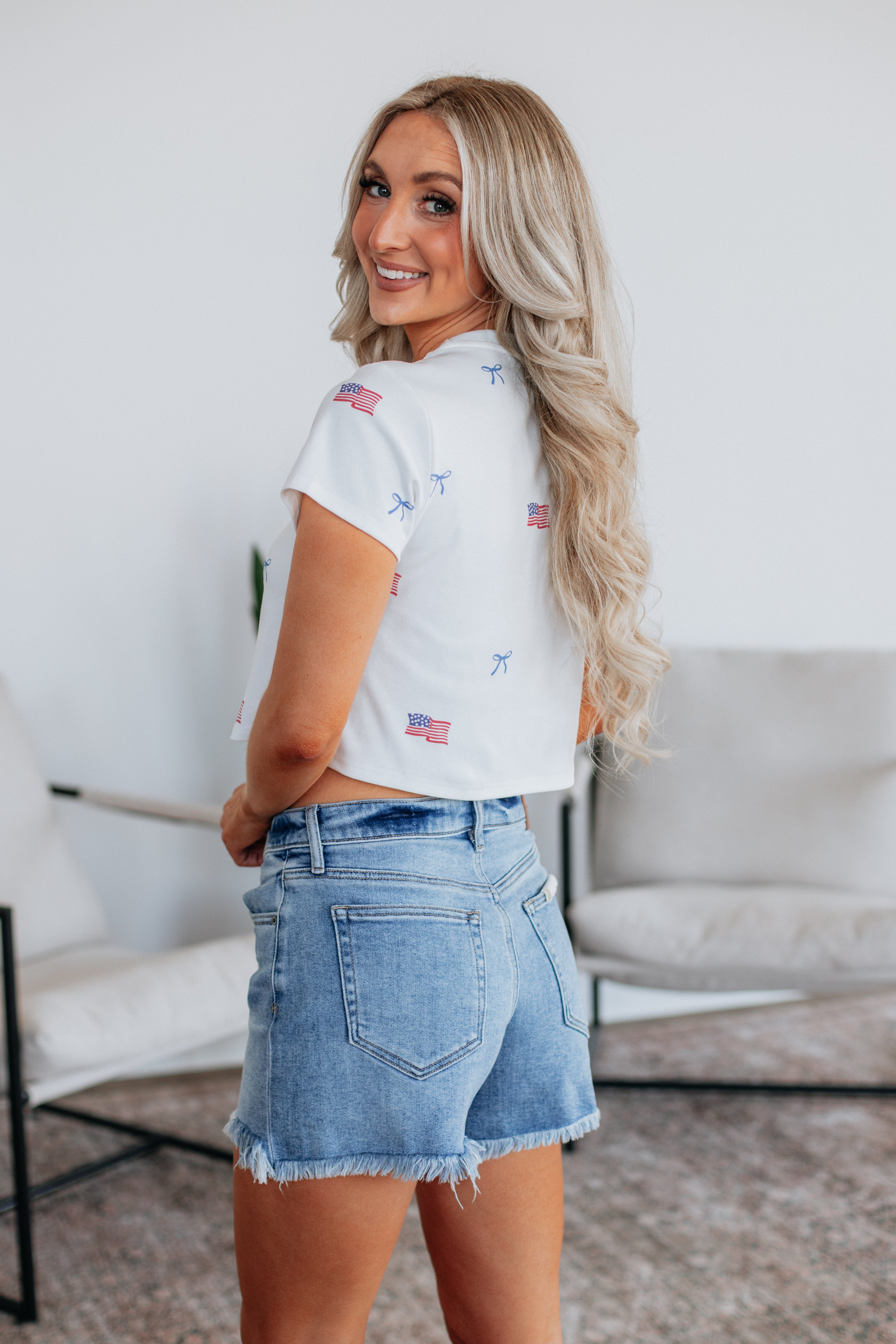 Stylish Bows & Stripes T-Shirt for Women - Trendy Casual Tee for Everyday Wear, Outfits & Layering