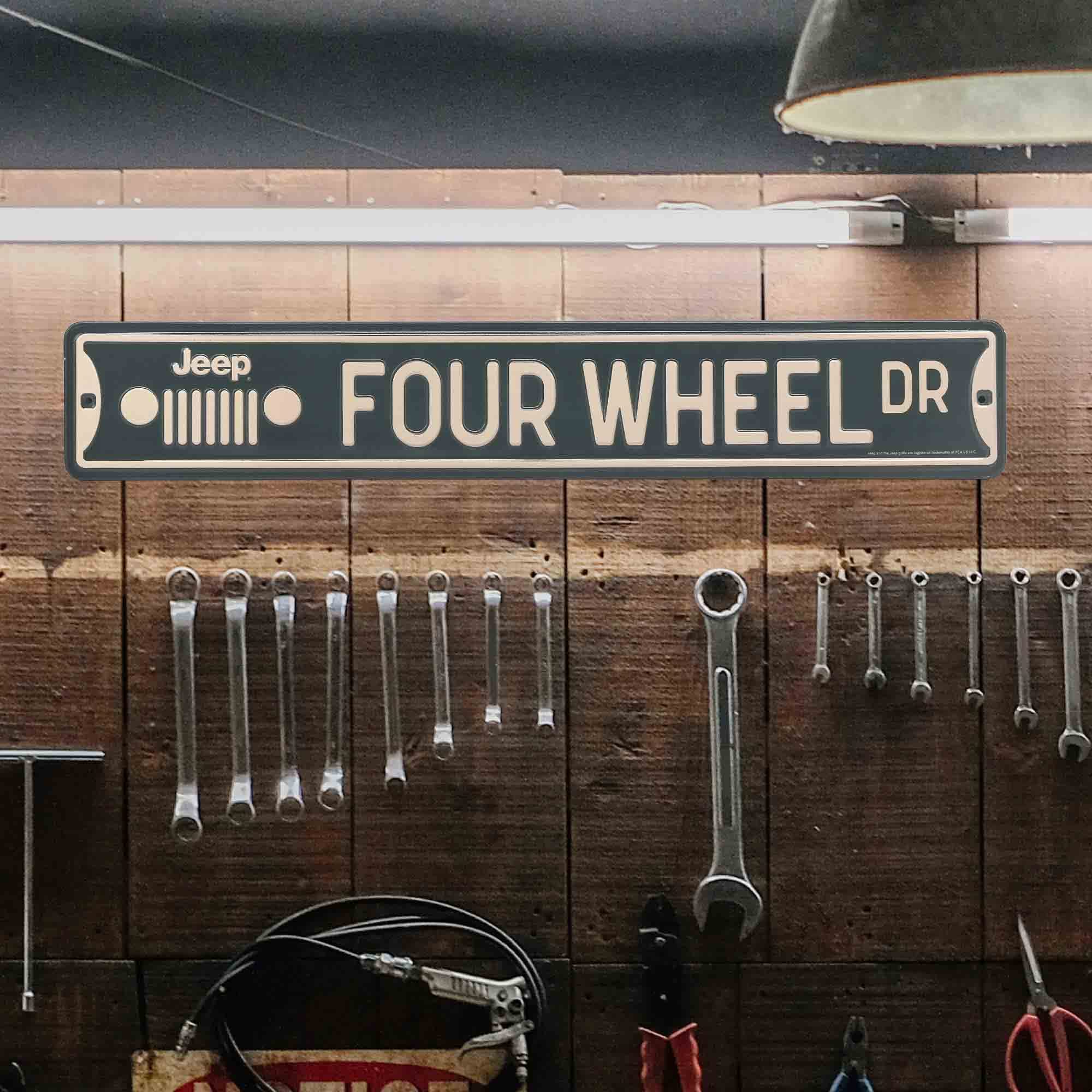 Jeep 4x4 Metal Street Sign - Durable Garage Decor for Man Cave, Workshop & Outdoor Use
