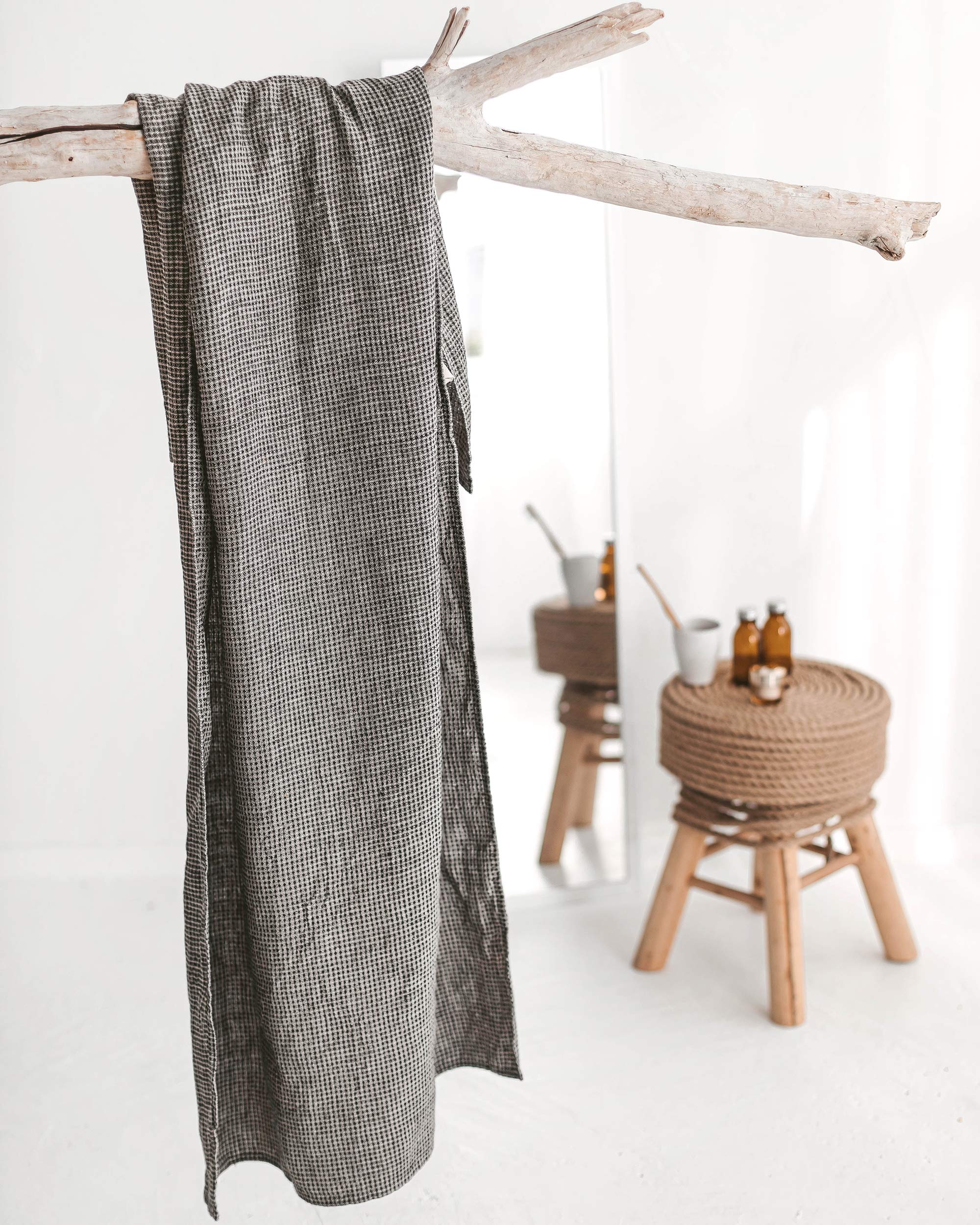 Premium 100% Flax Linen Throw Blanket - Extra Large 60x80 Inch Waffle Weave Blanket in Black & Natural | Lightweight, Quick-Drying & Absorbent | Perfect for Bed, Sofa, Beach, Picnic & Spa Use