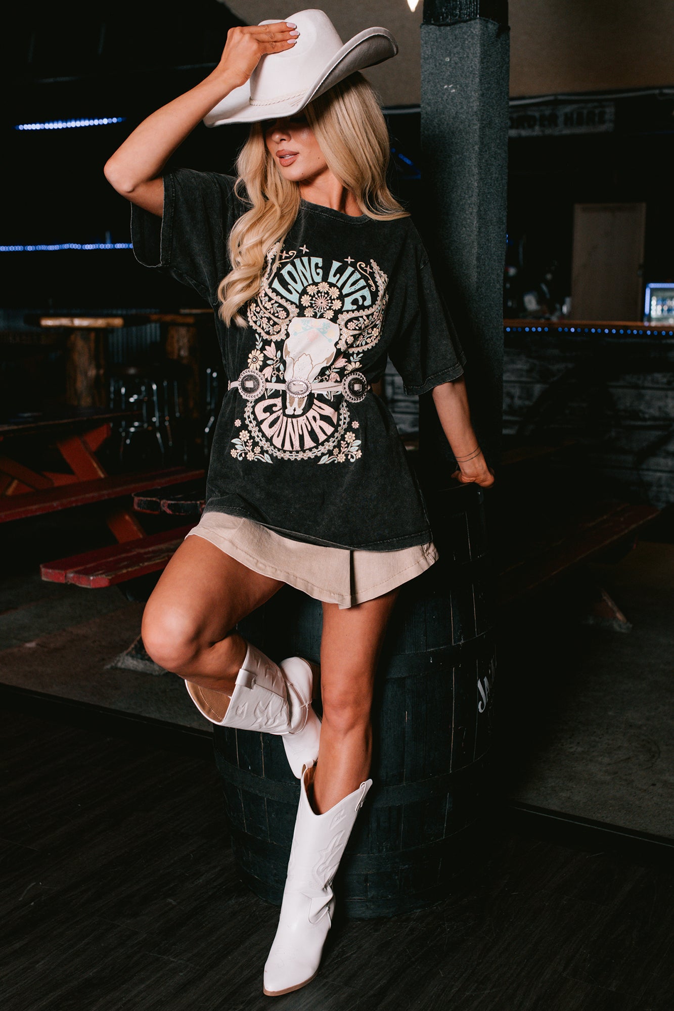 Long Live Country Mineral Wash Graphic Tee - Vintage Washed Cotton T-Shirt for Men & Women (Black) | Perfect for Casual Wear, Concerts & Country Music Events