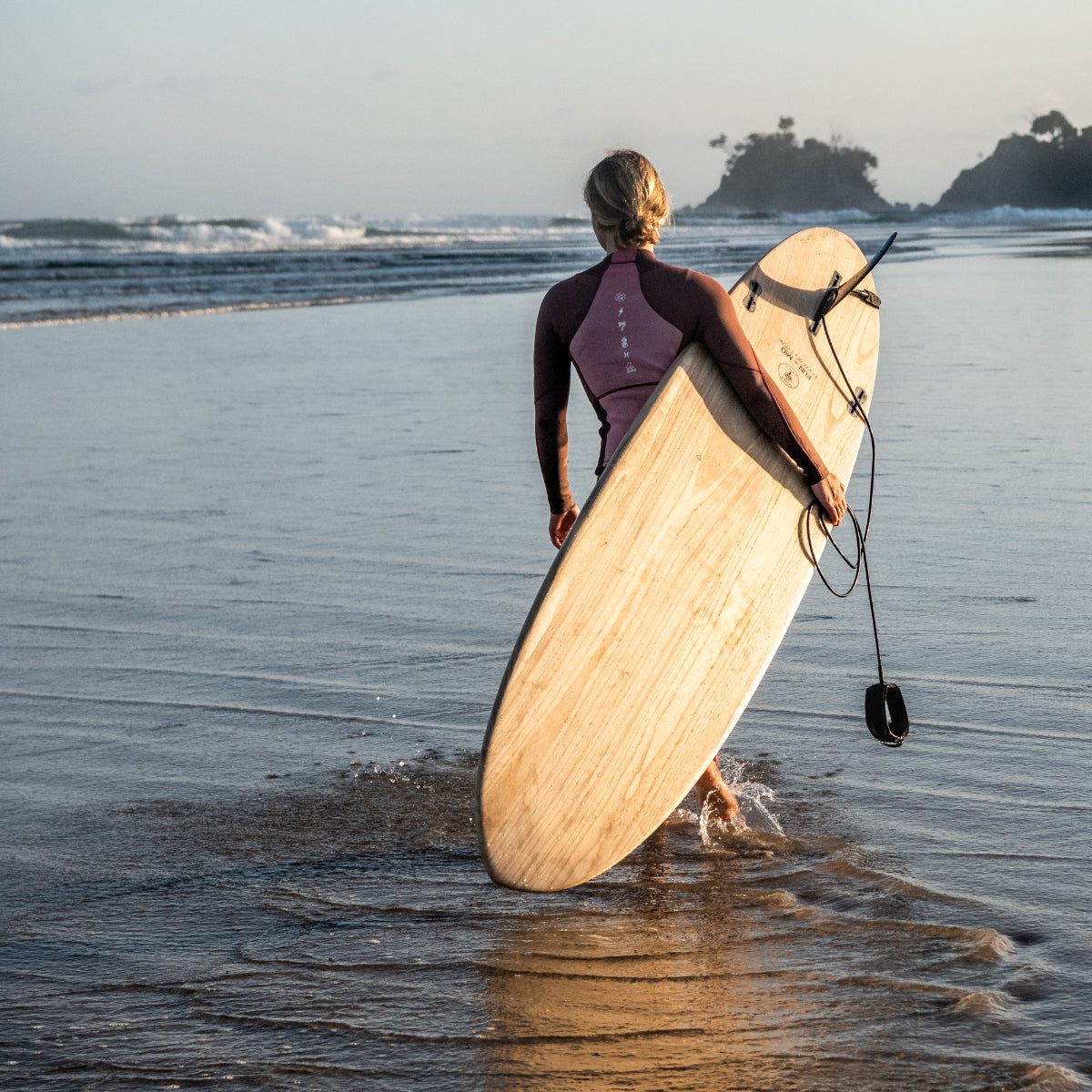 Aloha Fun Division Mid 6'8 Surfboard with Ecoskin Clear FCS2 Fin System - Perfect for Intermediate Surfers in Small to Medium Waves