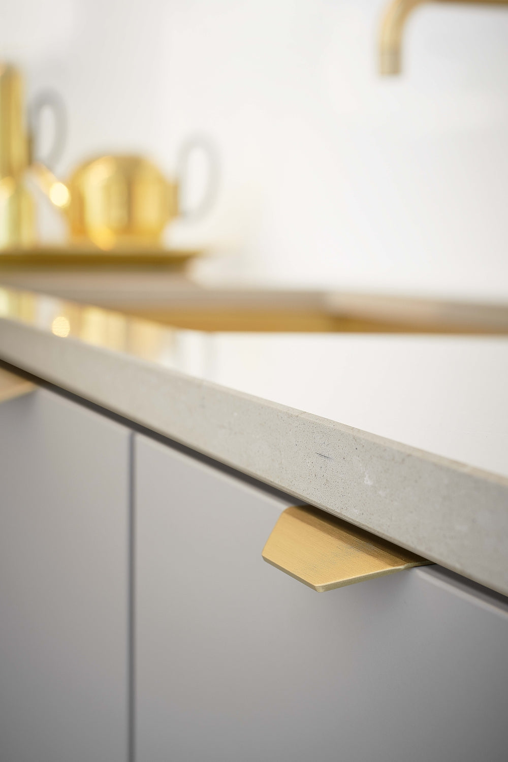 Matte Bronze Cabinet Drawer Pulls - Sleek Edge Handles for Modern Kitchen & Bathroom Cabinets - Perfect for Home Renovation & DIY Projects