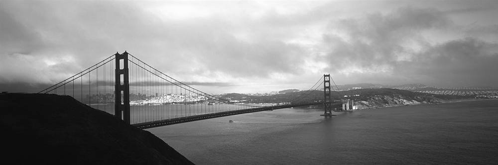 Peel & Stick Wall Mural - Black & White Golden Gate Bridge Wallpaper (48x16 Inches) - Removable Self-Adhesive Decal for Living Room, Bedroom, Office Decor