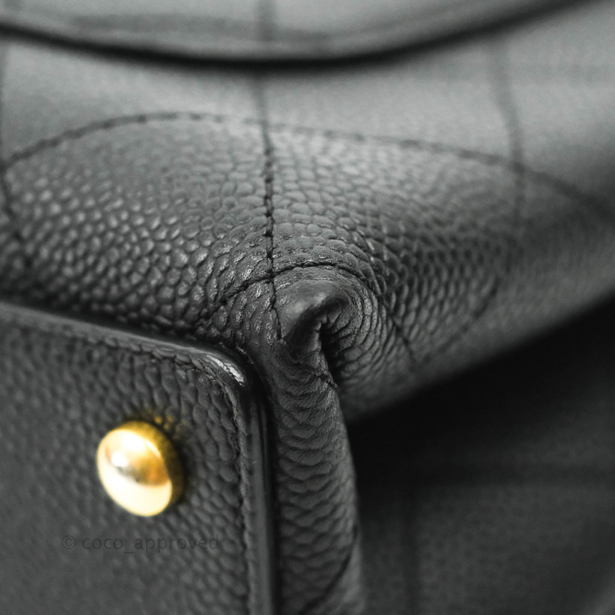 Chanel Chic Affinity Small Grained Calfskin Crossbody Bag in Black with Aged Gold Hardware - Perfect for Evening Events & Luxury Fashion Accessories