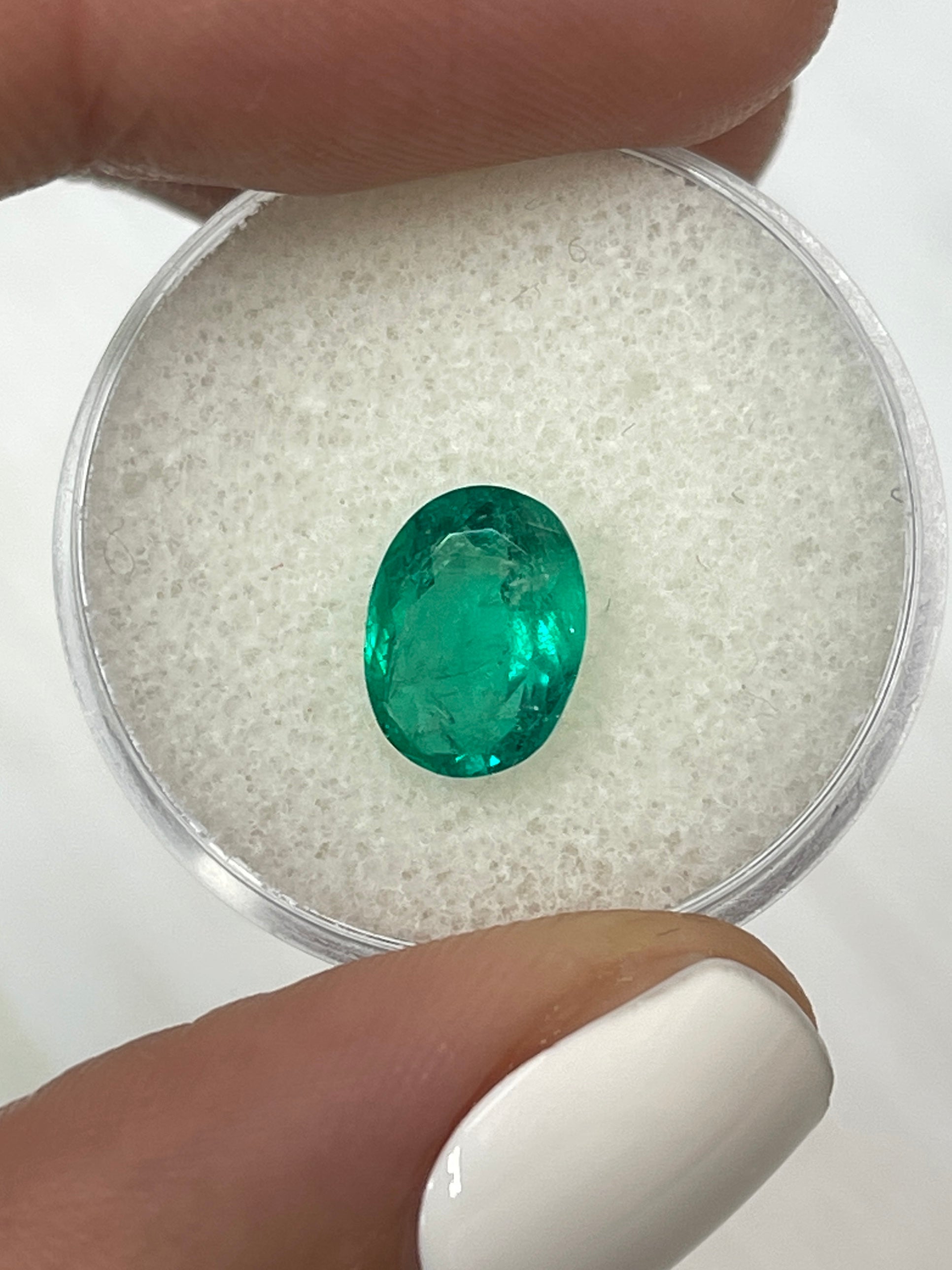 1.93 Carat Natural Colombian Emerald - 9.5x7.3mm Oval Cut Loose Green Gemstone for Jewelry Making & Engagement Rings