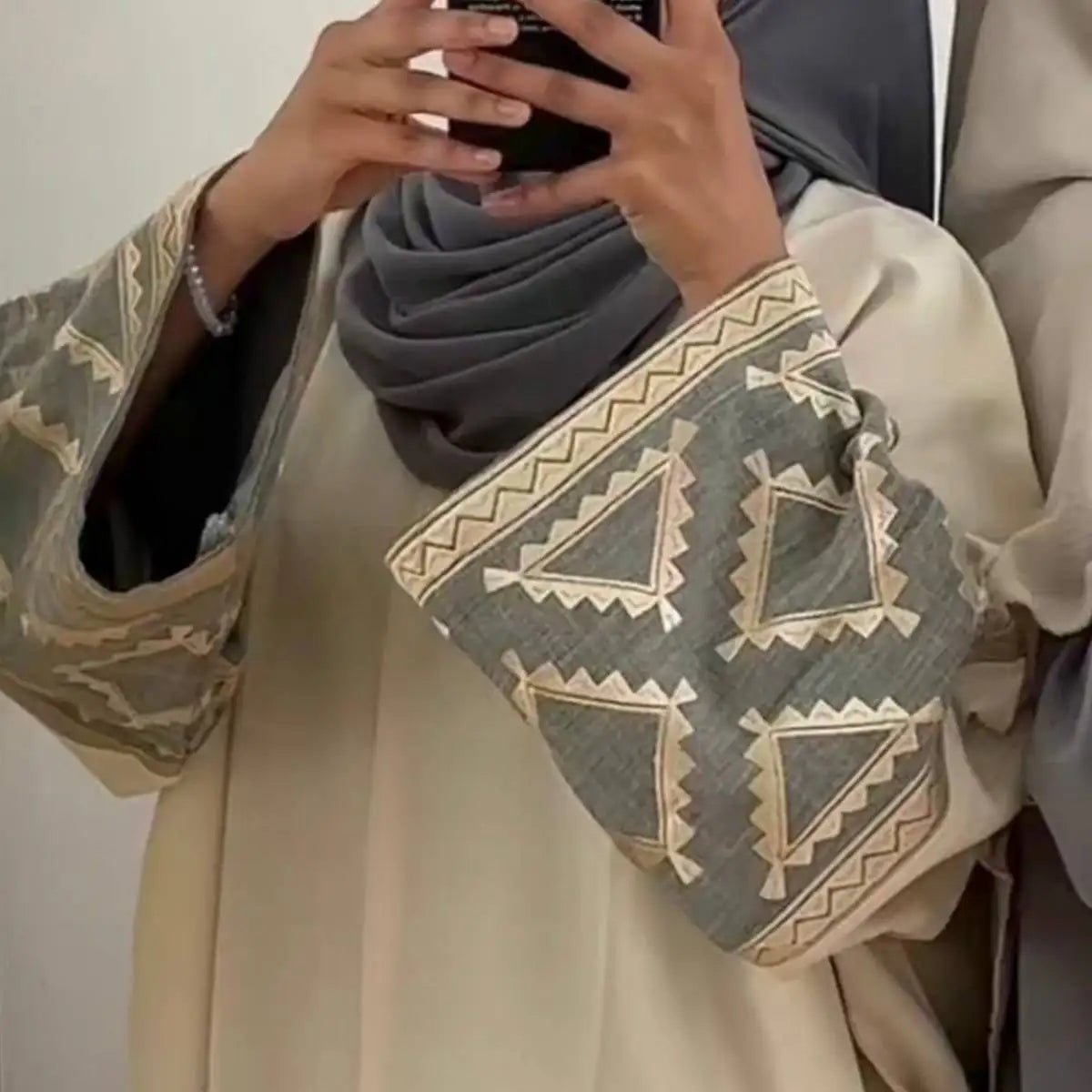 Elegant Muslim Women's Embroidery Sleeve Cardigan Open Abaya Dress - Modest Islamic Fashion for Prayer, Mosque & Special Occasions