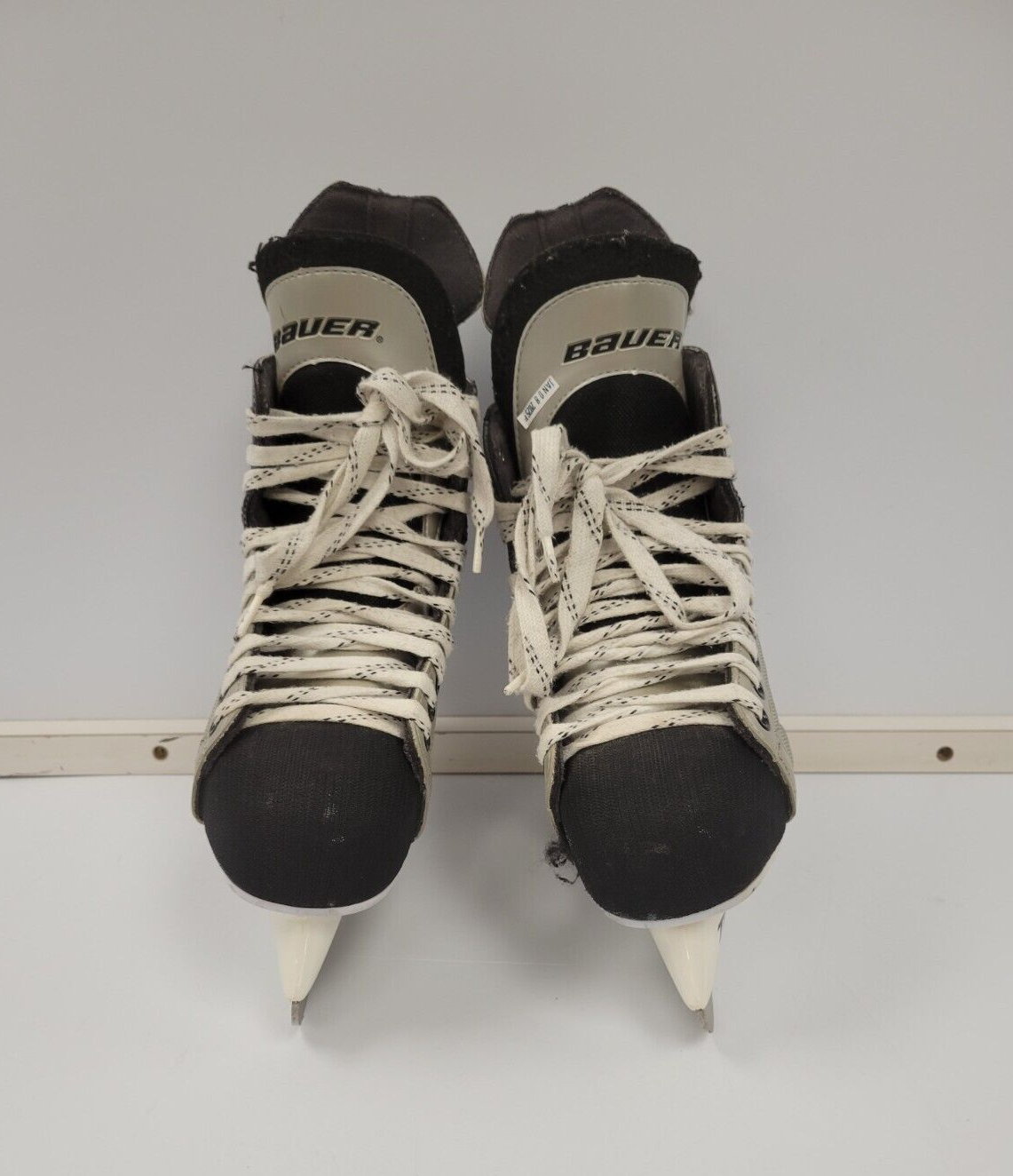 Bauer Vapor VIII Hockey Skates Size 6.5D - Professional Ice Skates for Men's Hockey Games & Training