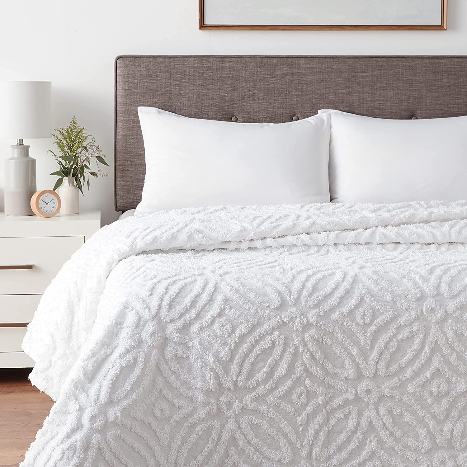 Beatrice Home Fashions King Size White Wedding Ring Chenille Bedspread Set with 2 Standard Pillow Shams - Luxury Bedding for Master Bedroom, Guest Room & Bridal Suite Decor