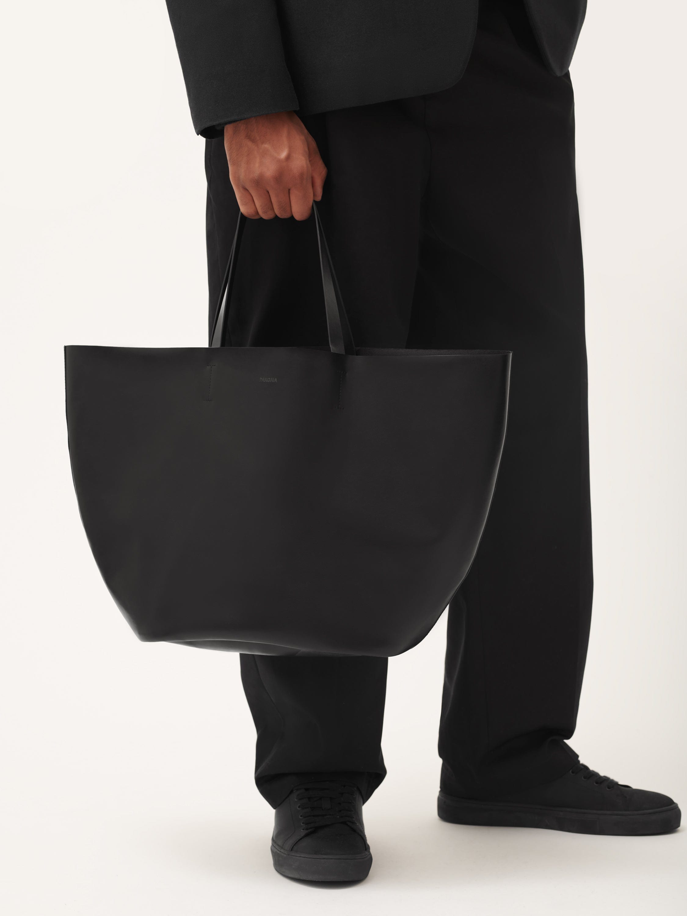 GAIA Black Crossbody Bag for Women - Stylish & Lightweight Purse for Everyday Use, Travel, and Work