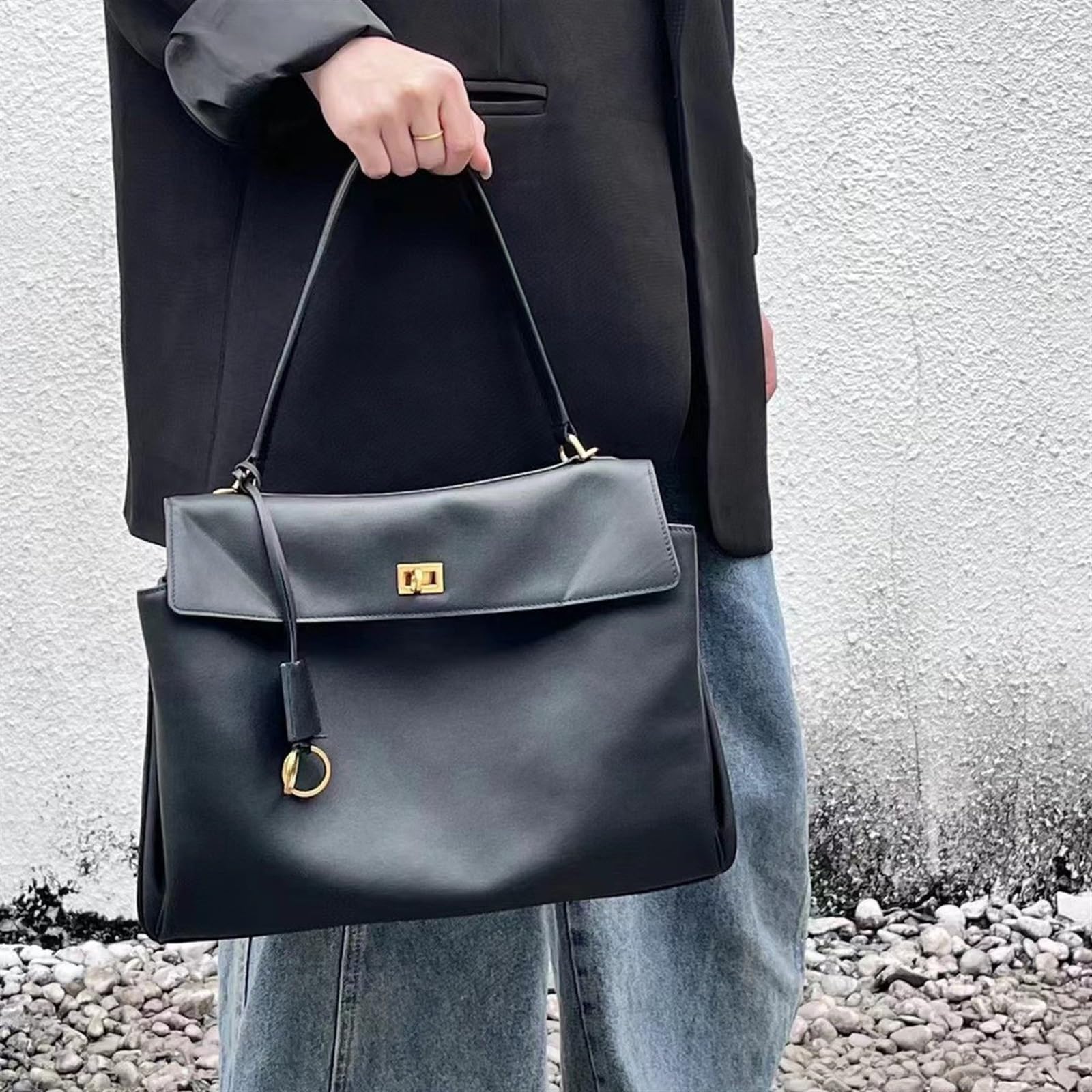 **Genuine Leather Tote Bag for Women - Large Capacity Cowhide Handbag, Stylish Commuter & Armpit Bag - Perfect for Work, Travel & Everyday Use**