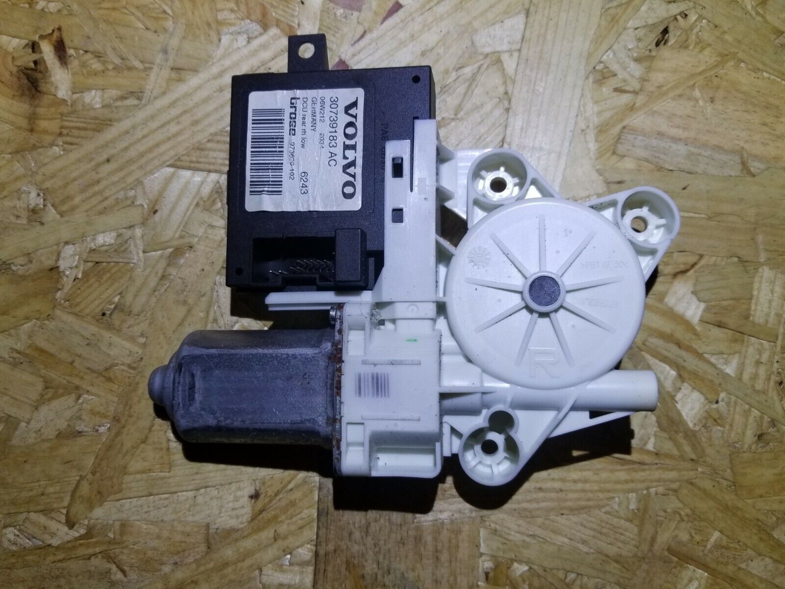 05-07 Volvo S40 Right Rear Passenger Window Regulator Motor - OEM Replacement Part for Smooth Window Operation - Perfect for Car Repairs & Maintenance