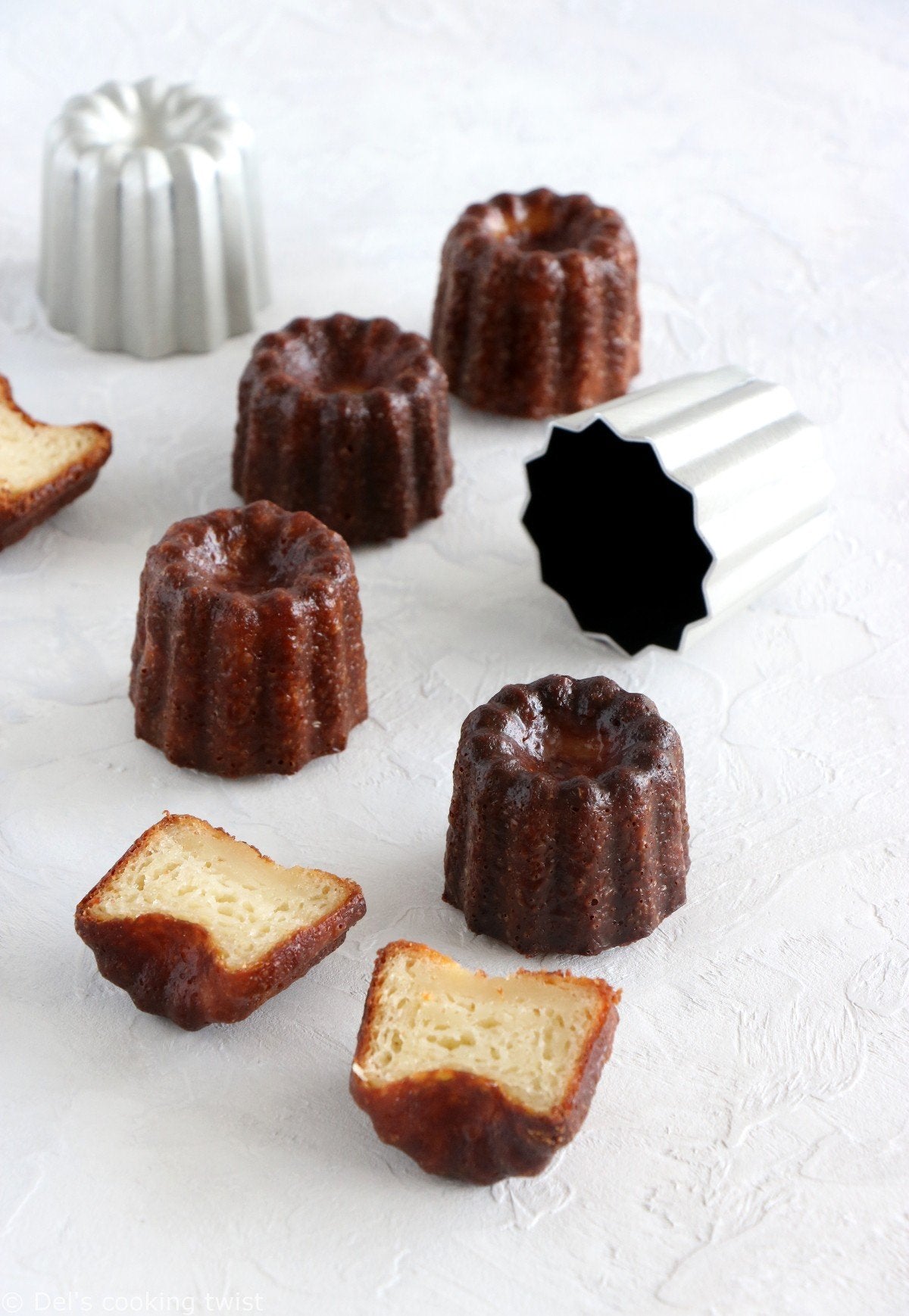 Premium Aluminum Cannele Mold for Baking - 12 Cavity French Cannelés De Bordeaux Non-Stick Cake Pan - Perfect for Home Bakers & Professional Pastry Chefs (Great for Holiday Desserts & Tea Time Treats)