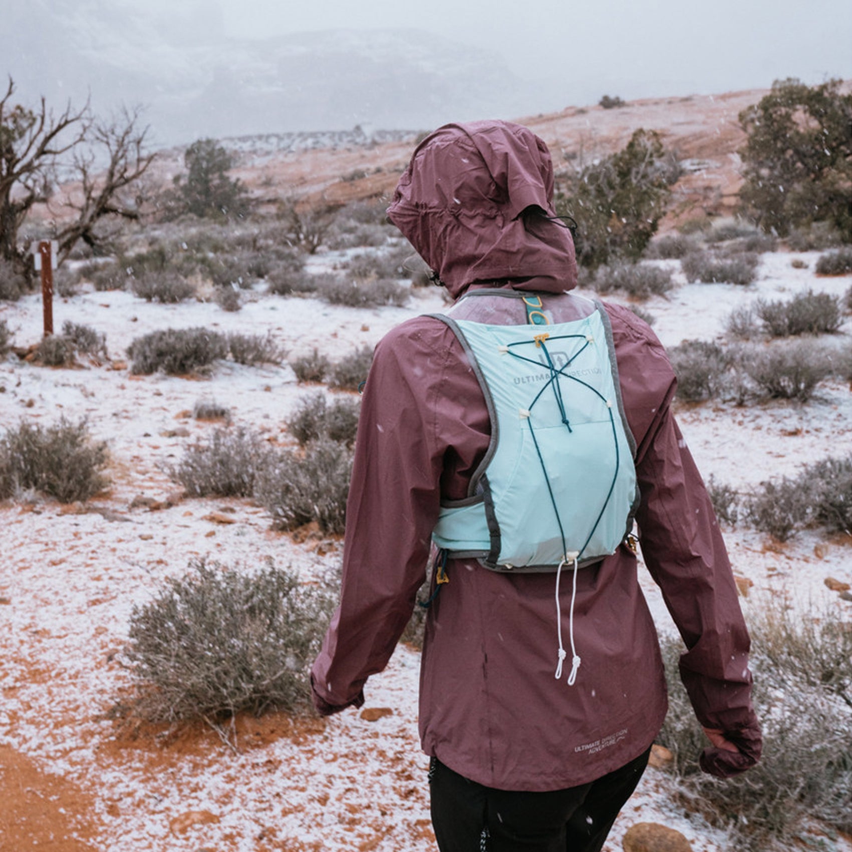 Ultimate Direction Women's Race Vesta 6.0 Running Hydration Vest - Lightweight & Breathable for Trail Running, Hiking & Outdoor Adventures