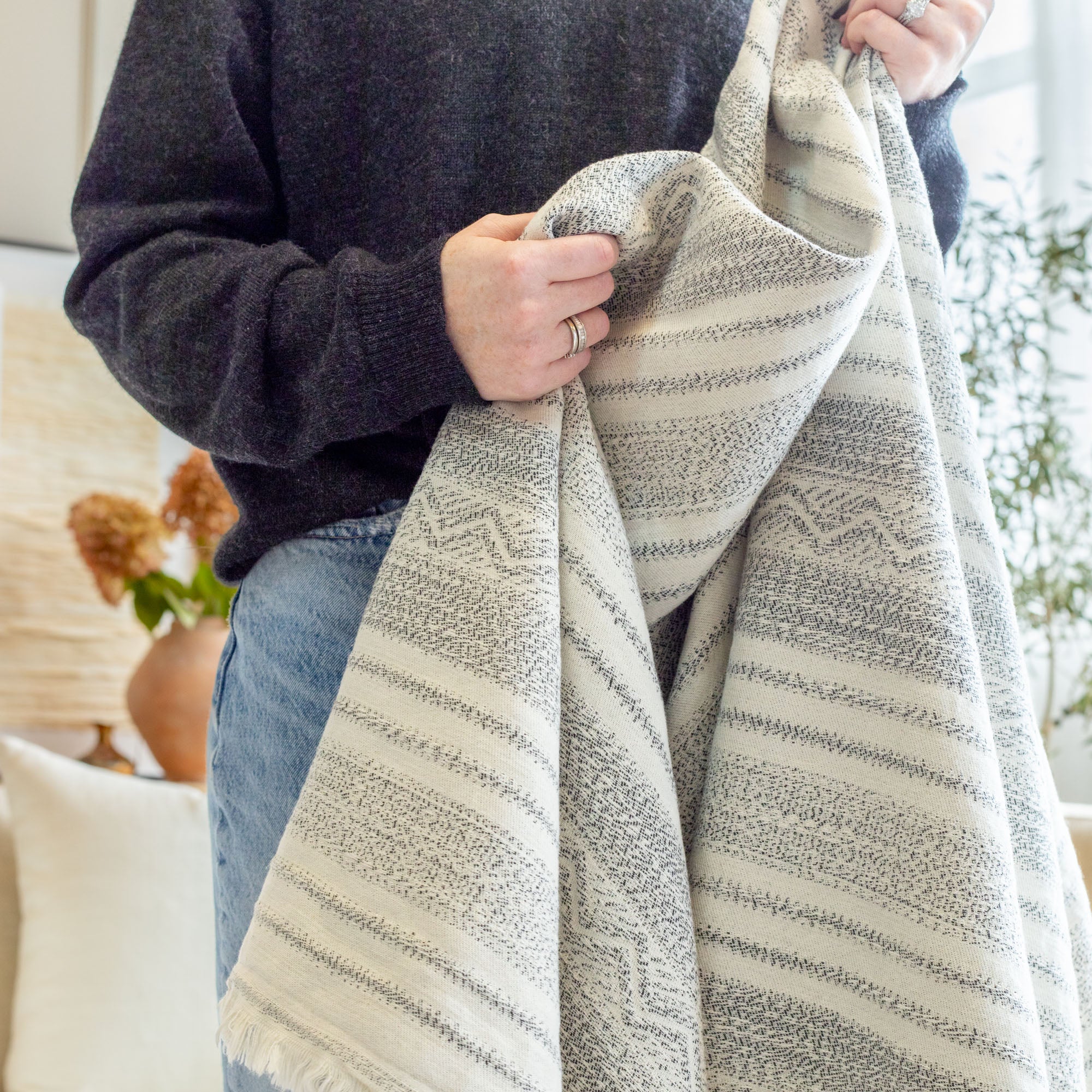 Willow Throw Blanket - Soft & Cozy Salt & Pepper Pattern - Perfect for Sofa, Bed & Outdoor Use
