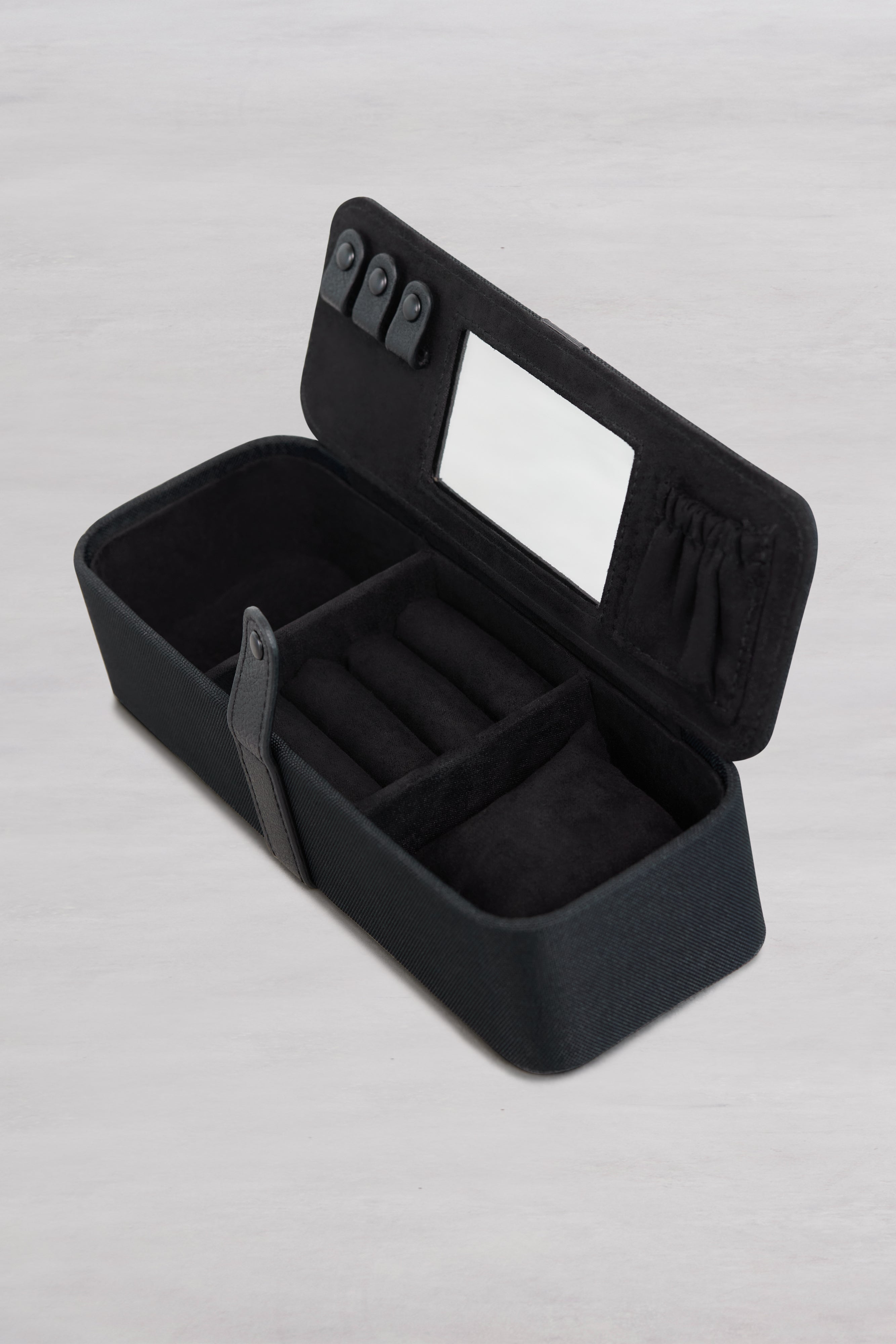 Elegant Black Jewelry Box for Women - Perfect for Travel, Gifts & Organizing Necklaces, Rings & Earrings