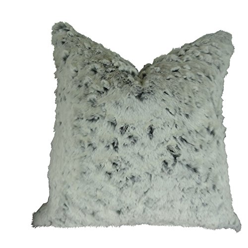 Ivory Fur With Gray Undertones