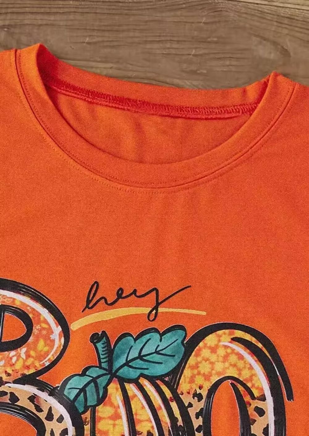 Halloween Pumpkin Leopard Graphic Tee for Women - Short Sleeve Fall Shirt Loose Fit Thanksgiving Top - Perfect for Halloween Parties, Autumn Outings & Casual Wear