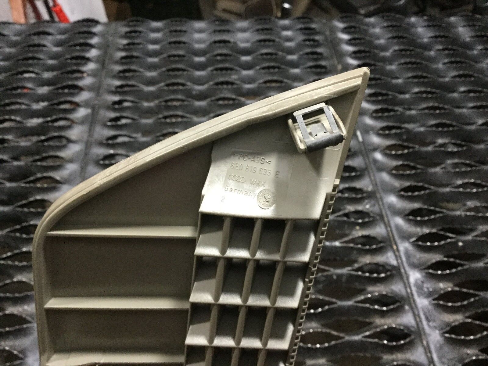 2005-2008 Audi A4 Center Dash Air Vent Grille with Light Sensor - OEM Replacement Part for Interior Upgrade & Climate Control System