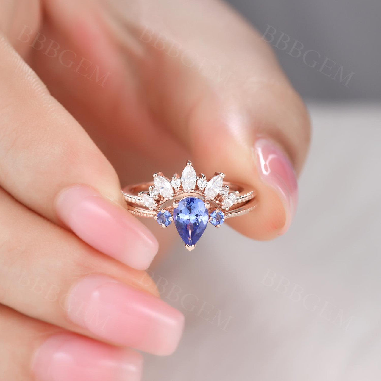 Three Stone Pear Cut Tanzanite Engagement Ring Set in 18k Gold with Moissanite Matching Band – Perfect for Proposals, Anniversaries & Bridal Jewelry