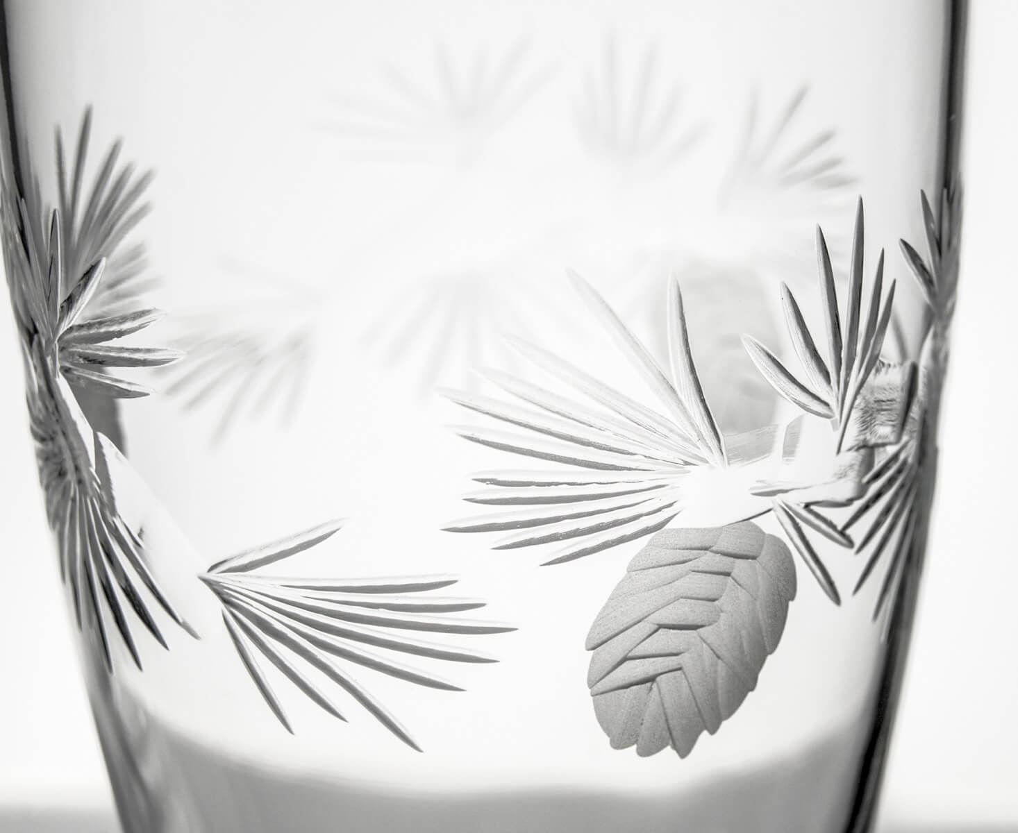 Icy Pine 16oz Beer Pilsner Glasses - Set of 4 | Premium Crystal Clear Glassware for Lager, IPA, and Craft Beer | Perfect for Parties, BBQs, and Home Bars