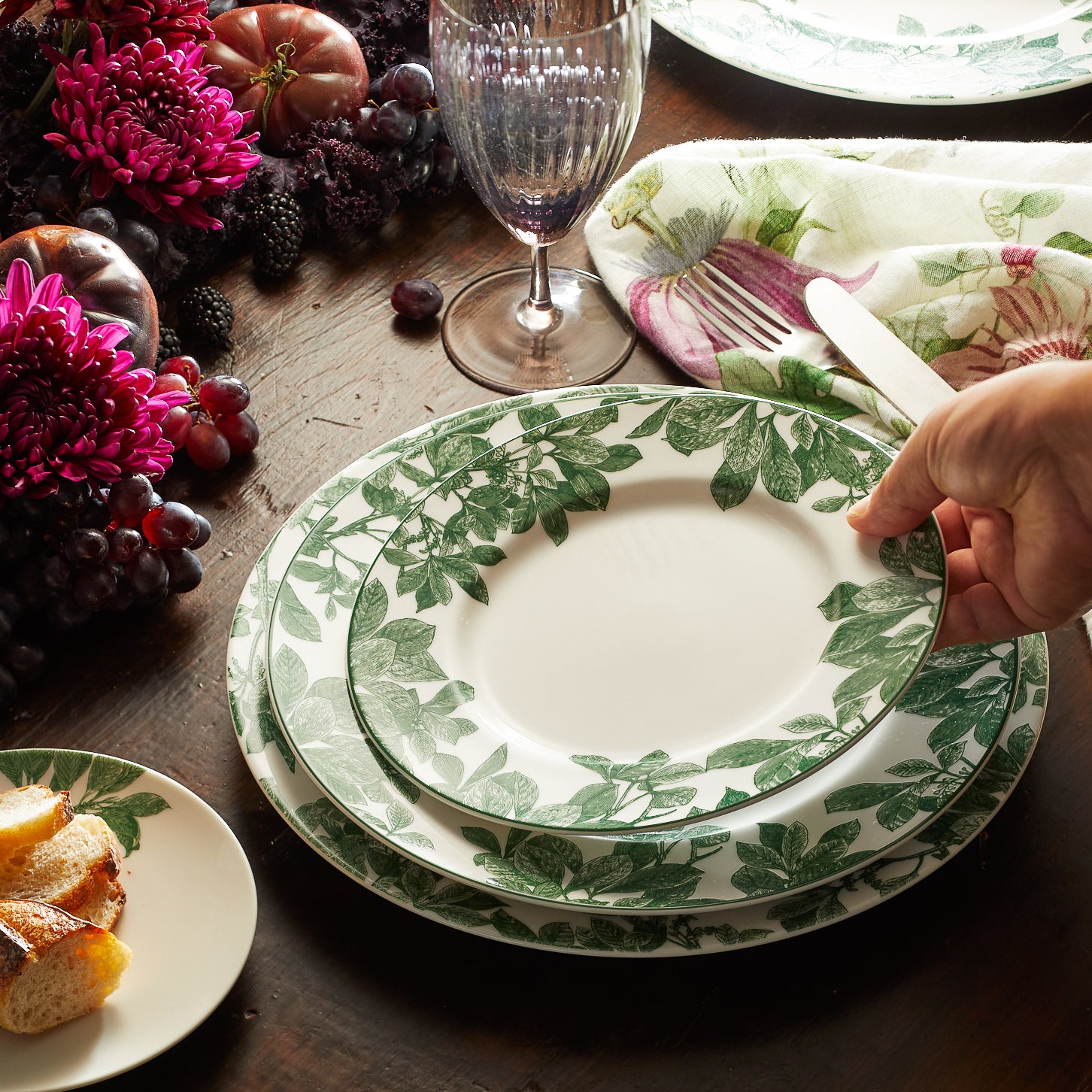 Eco-Friendly Arbor Green Rimmed Salad Plate Set - Durable Porcelain Dinnerware for Restaurants, Catering & Home Dining - Perfect for Salads, Appetizers & Elegant Table Settings