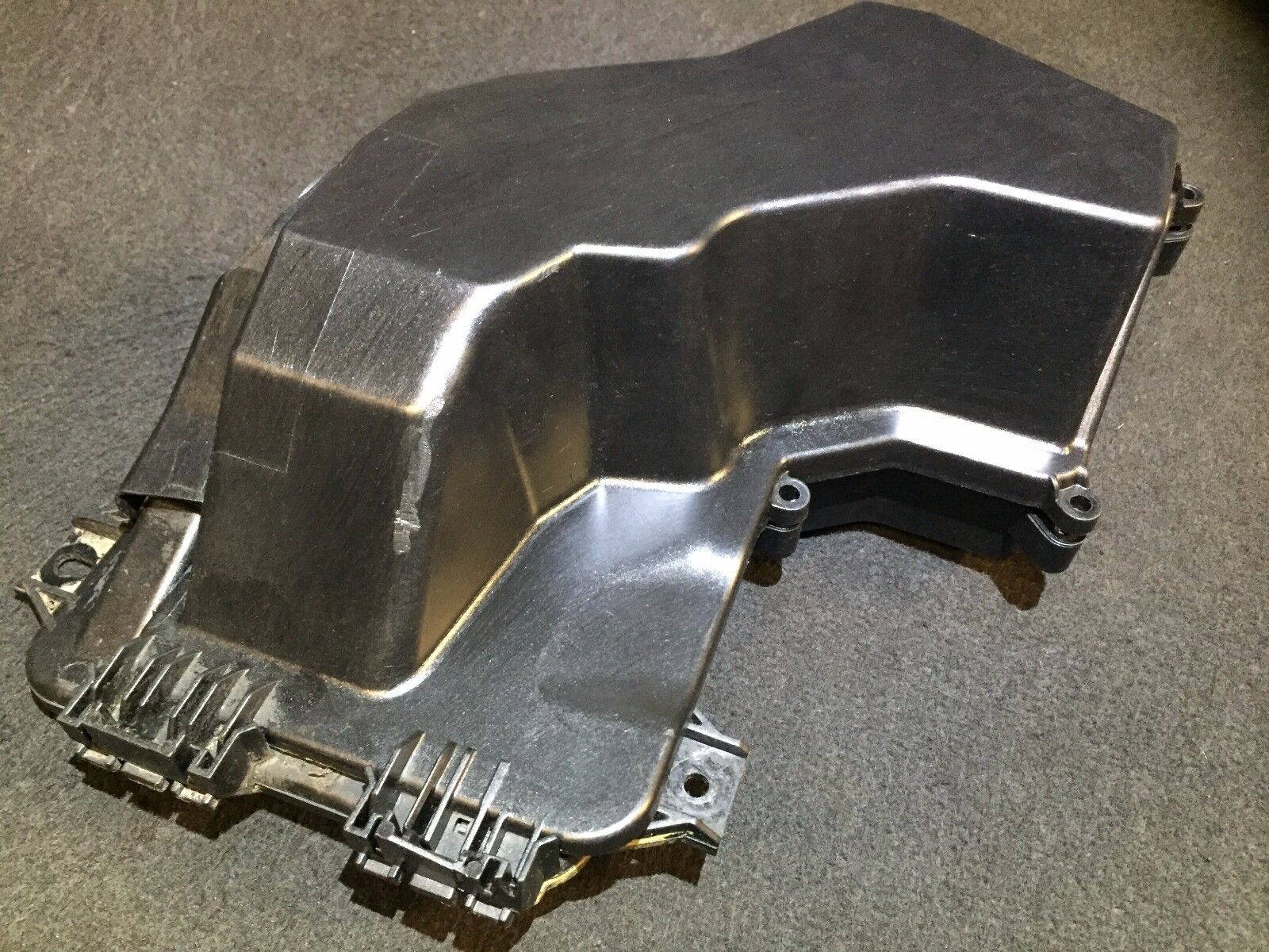 05-08 Audi A6 C6 Left Engine Module Housing ECU Cover 4F1937575A OEM Replacement - Perfect for Engine Bay Protection & Performance Tuning