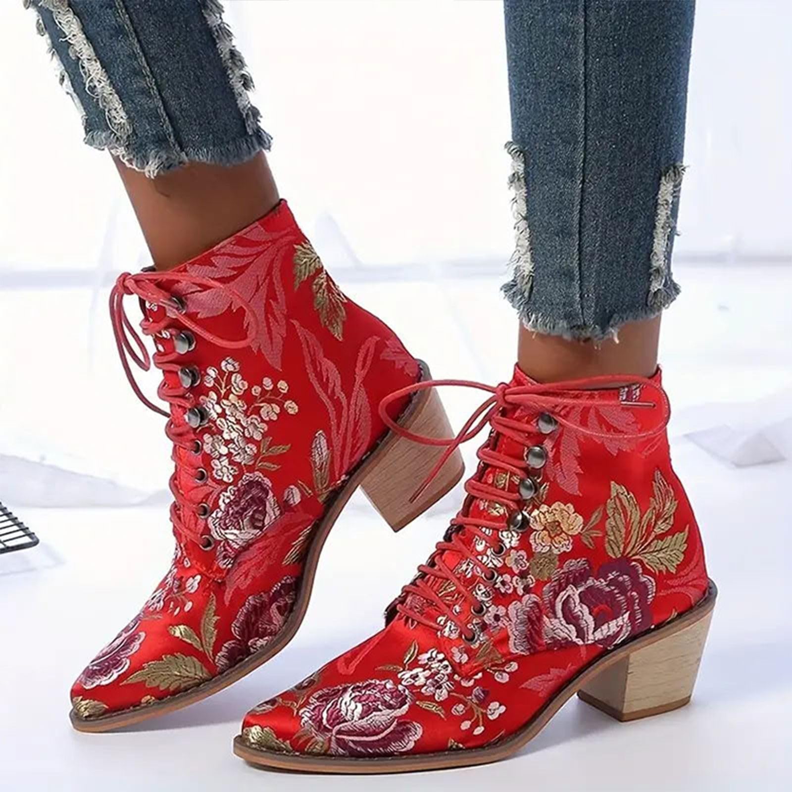 Fashionable Women's Cowboy Boots - Embroidered Western Ankle Boots with Lace-Up & Chunky Low Heel | Perfect for Casual Wear, Country Dancing & Western-Themed Events