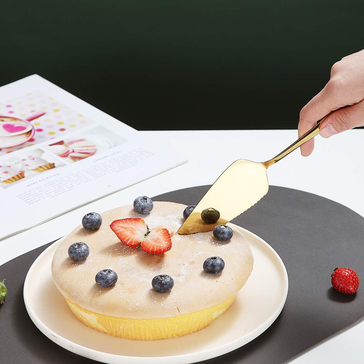Kyraton 2-Piece Gold Cake Pie Pastry Server Set - Stainless Steel Wedding Cake Knife & Server, Elegant Golden Cake Cutter for Weddings, Parties & Special Occasions - Perfect for Birthday Cakes, Dessert Tables & Anniversary Celebrations