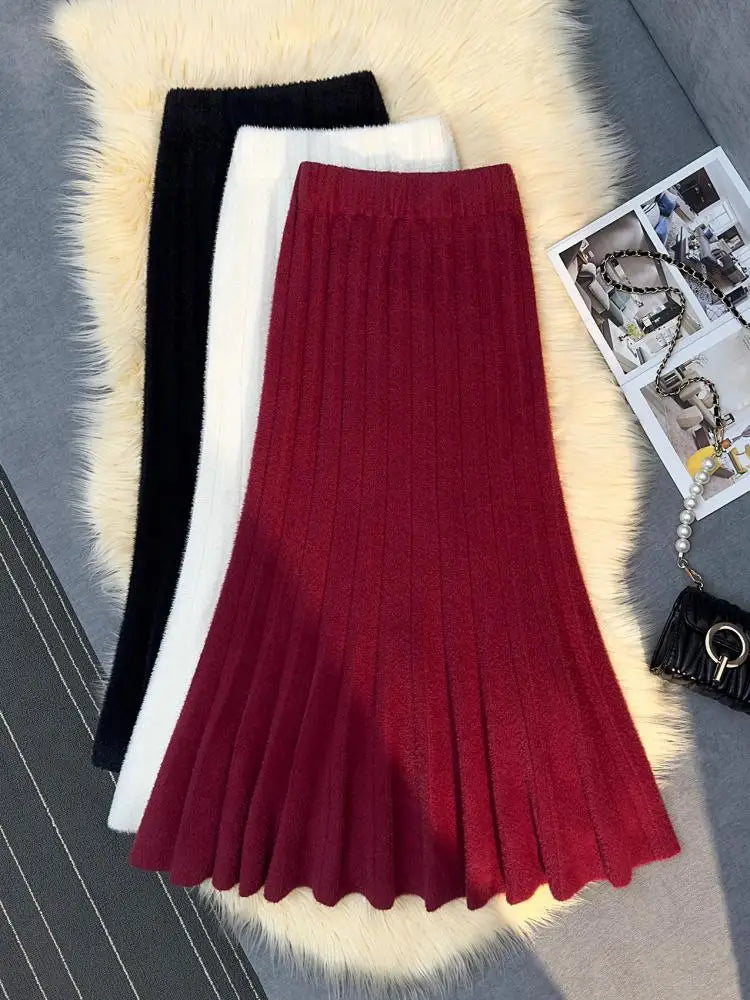 Elegant Black & White Knitted Long Skirt for Women - High Waist Party Wrap Hip Pleated Fishtail Design - Perfect for Autumn Winter 2024 Fashion, Office Wear & Holiday Gatherings