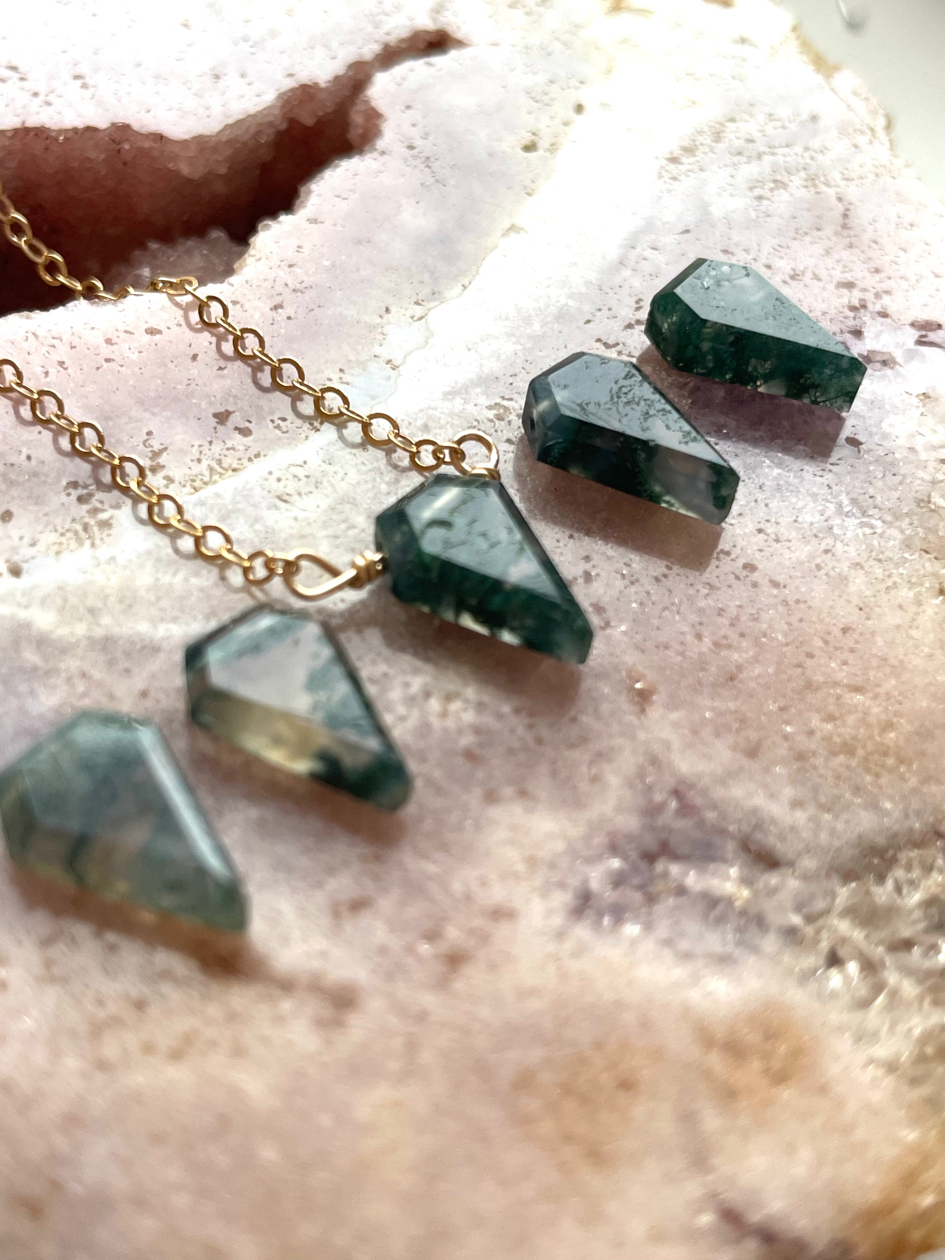 Natural Moss Agate Necklace for Women - Healing Crystal Pendant with Adjustable Chain - Perfect for Meditation, Yoga & Spiritual Gifts