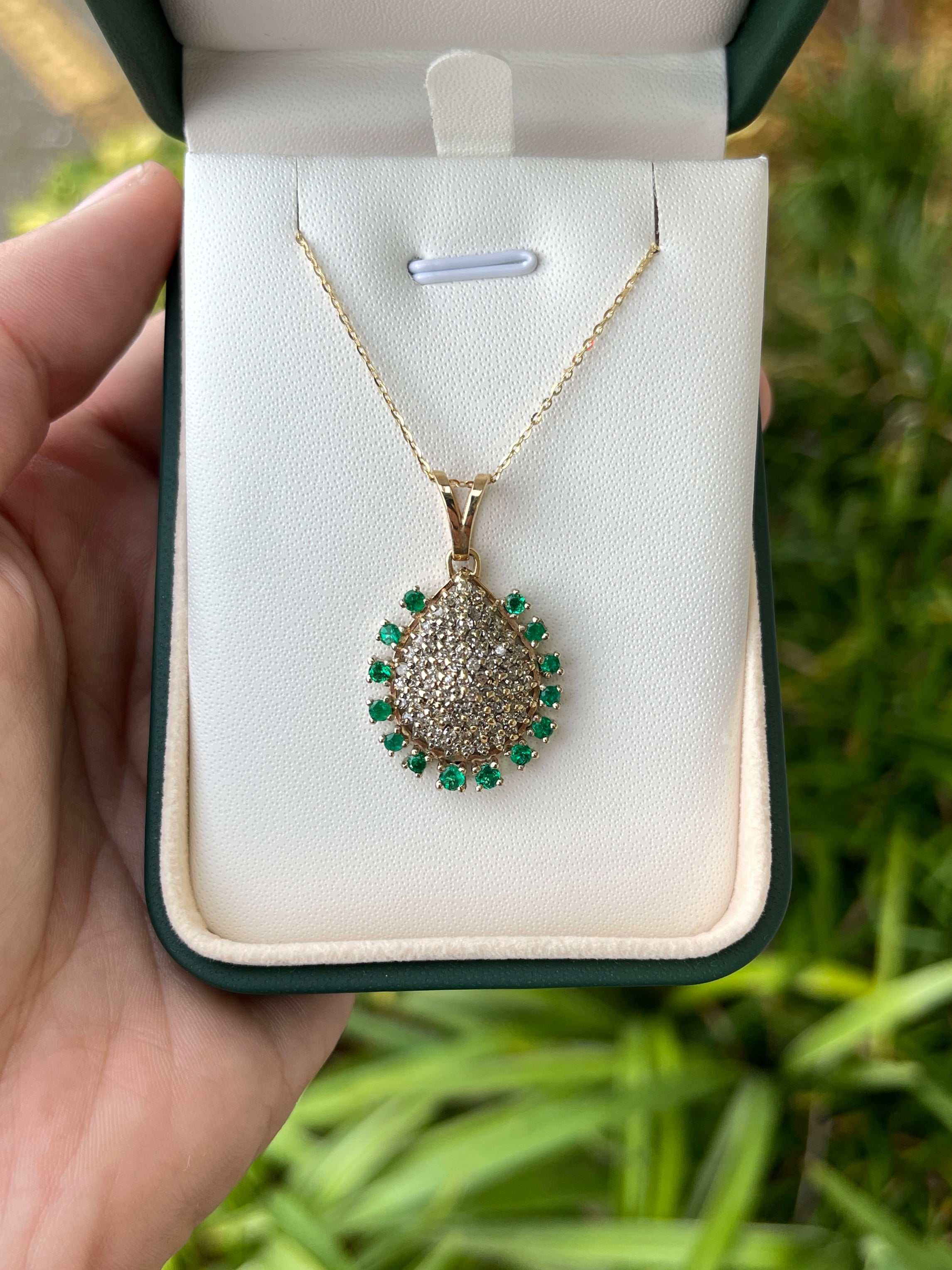 2.80tcw Colombian Emerald & Diamond Vintage Pendant Necklace in 14K Gold - Elegant Jewelry Gift for Women, Perfect for Weddings, Anniversaries & Special Occasions