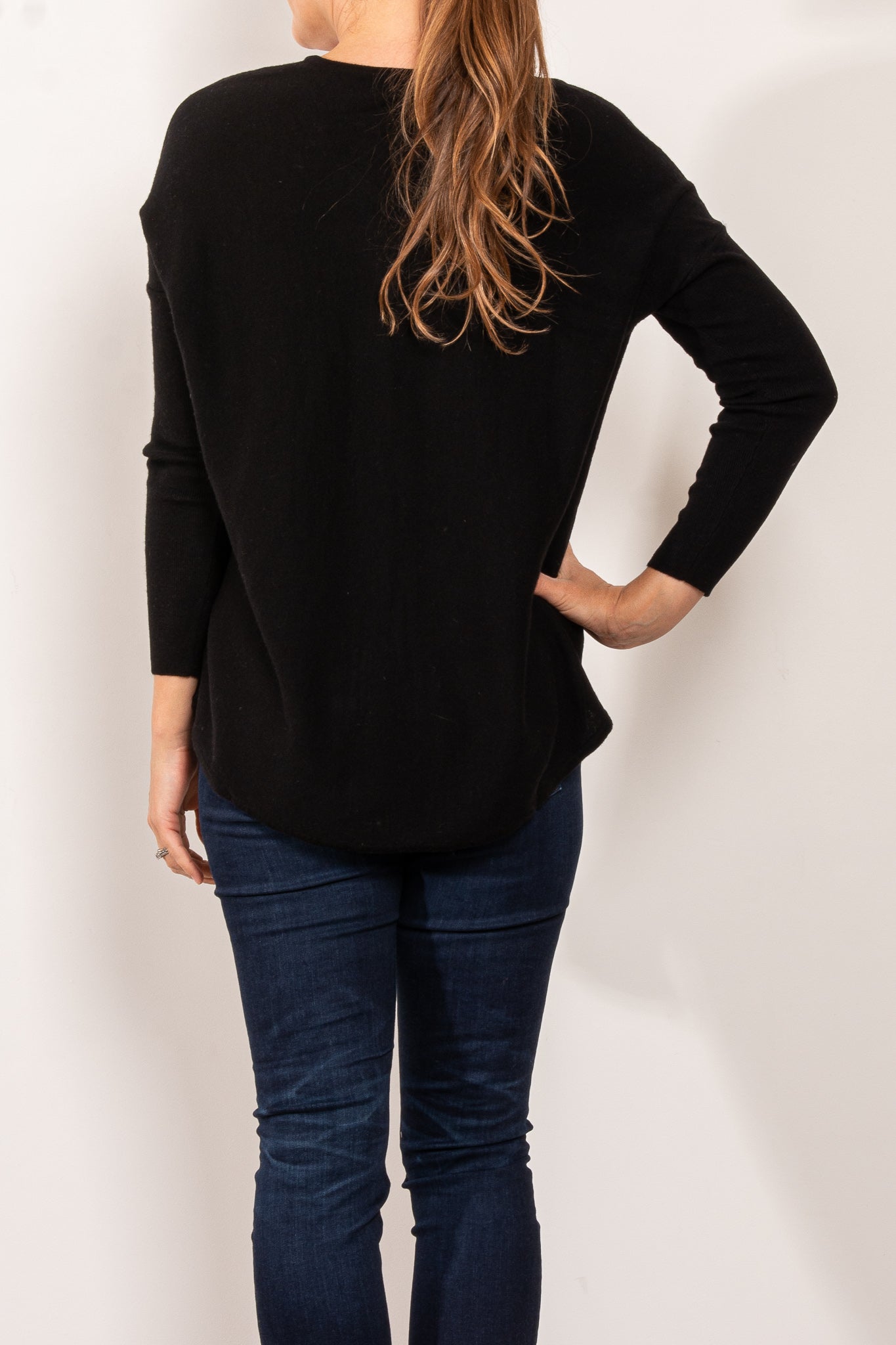 Bridge & Lord Women's Curved Hem V-Neck Jumper Sweater - Soft Knit Pullover for Casual Wear & Office Outfits