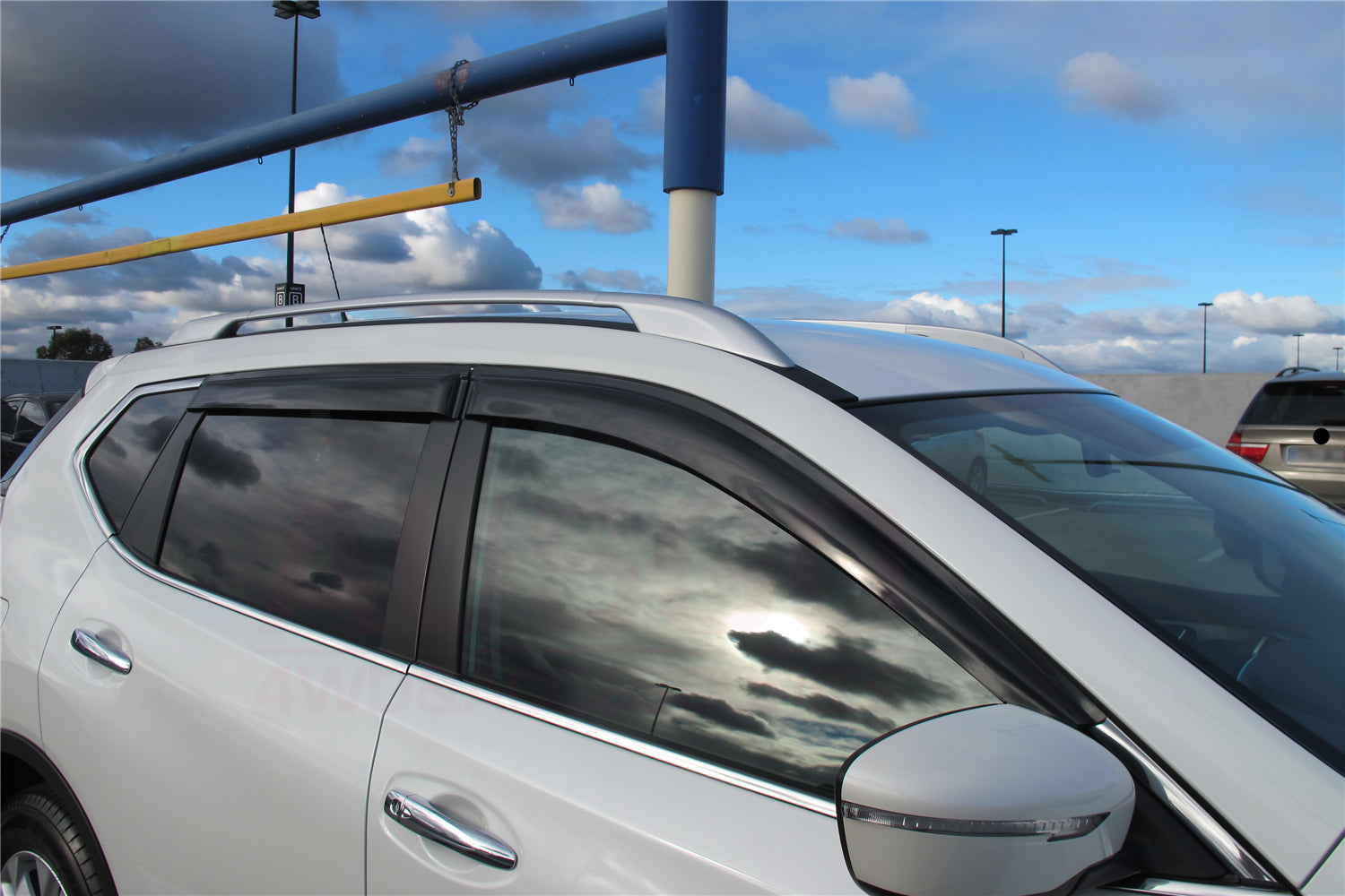 Premium Car Windshield Sun Shade for Nissan X-Trail T32 (2014-2022) - UV Protection & Heat Reduction for Summer Parking & Road Trips